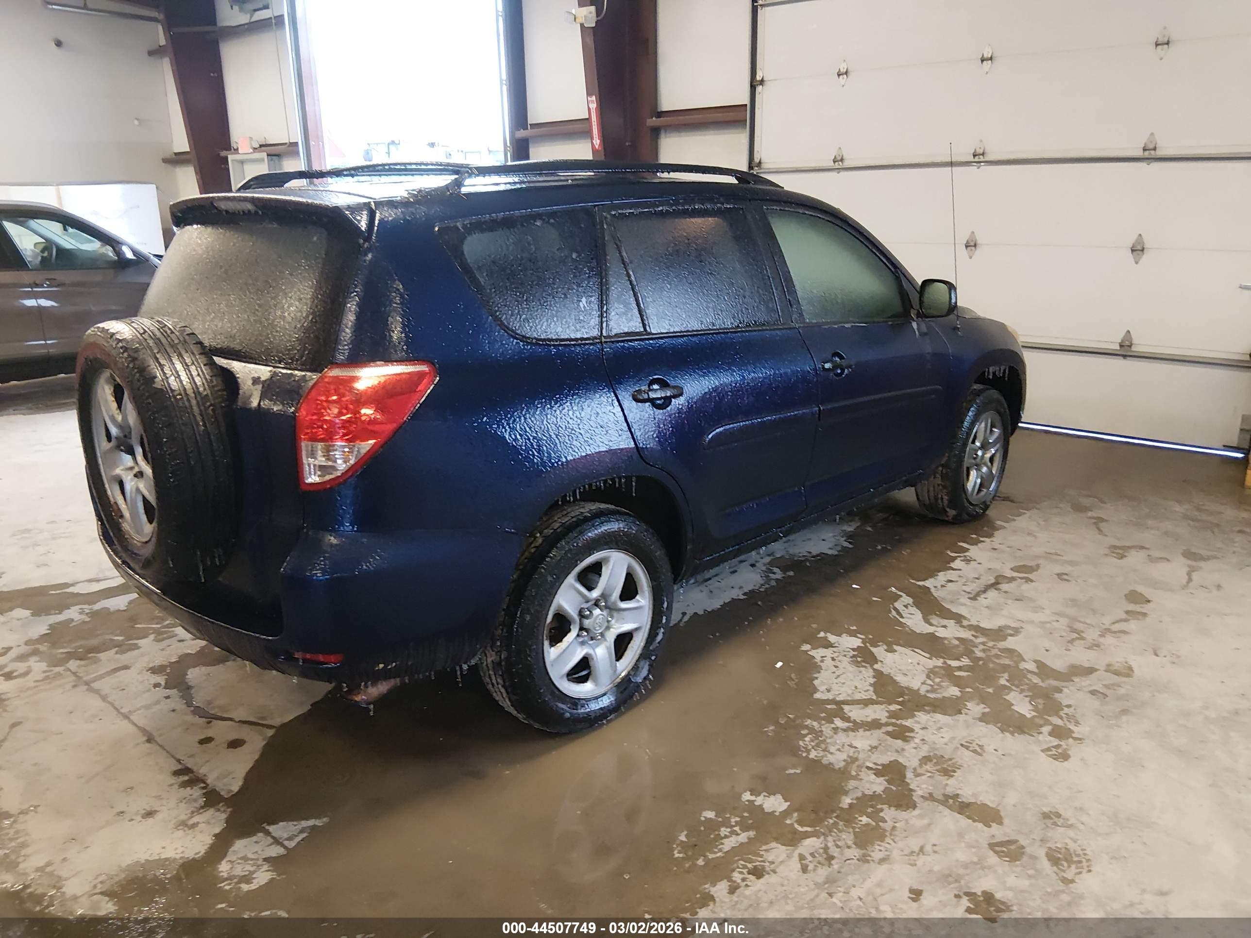TOYOTA RAV4 image 4