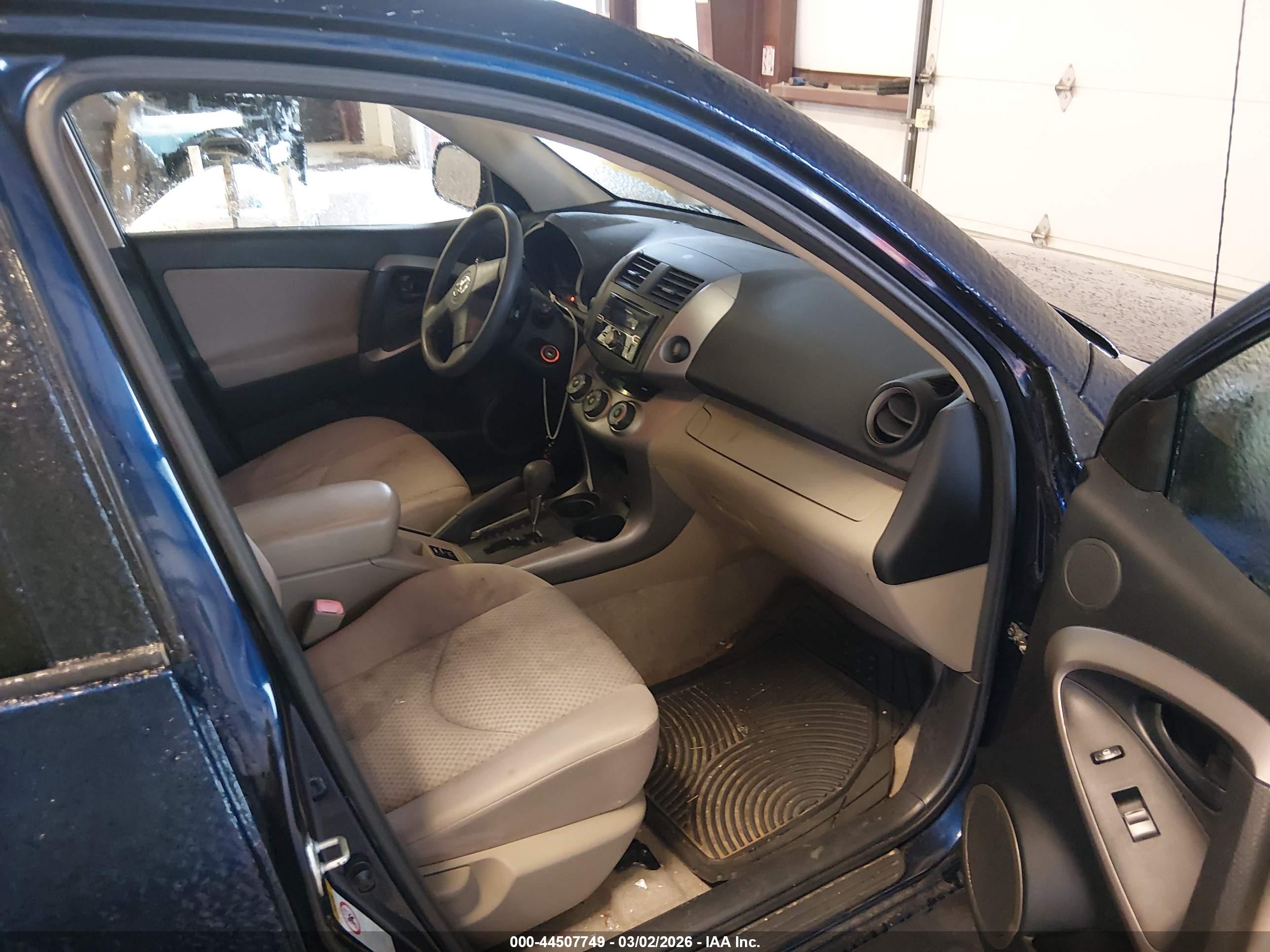 TOYOTA RAV4 image 5