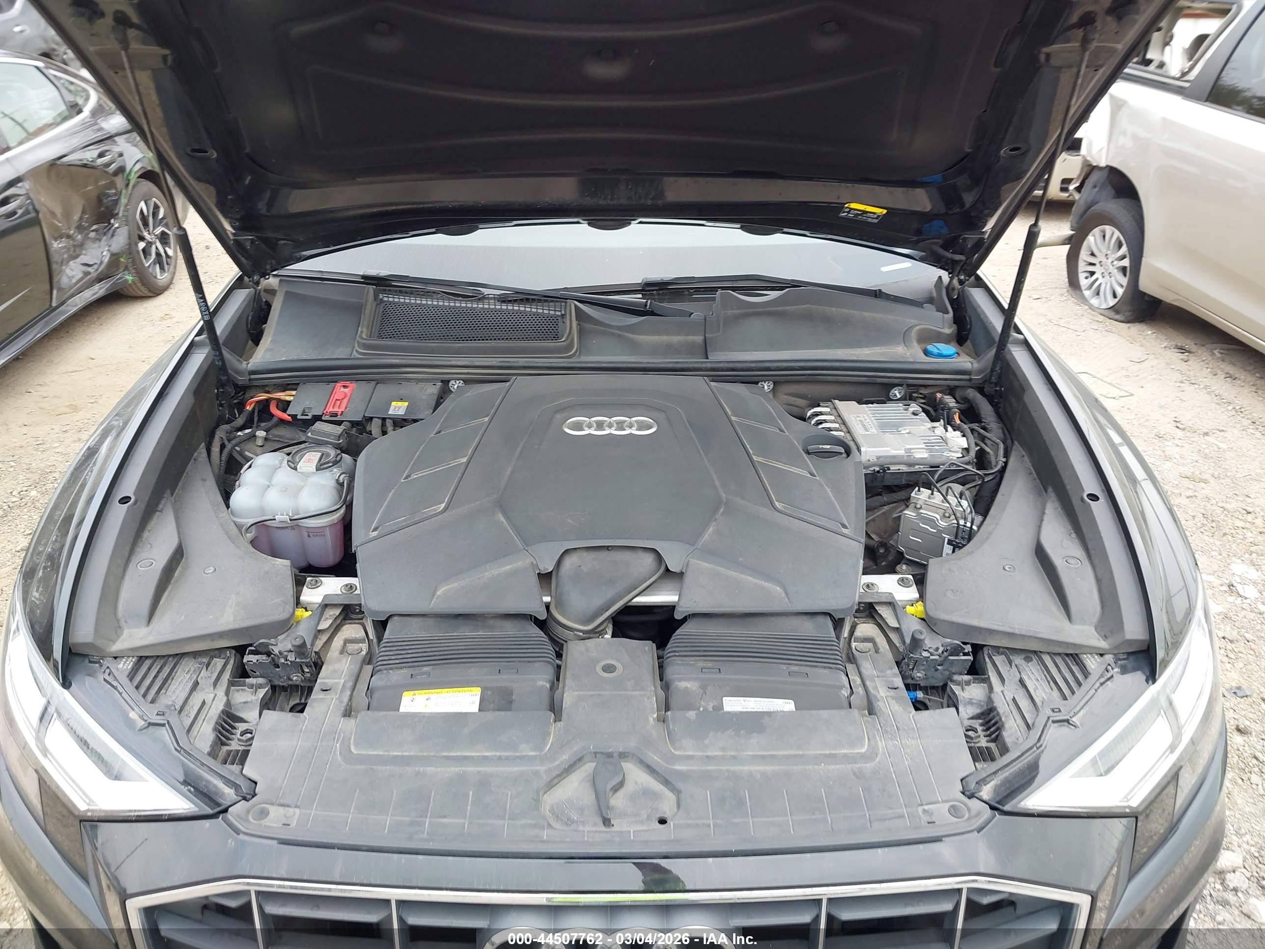 AUDI Q8 image 10