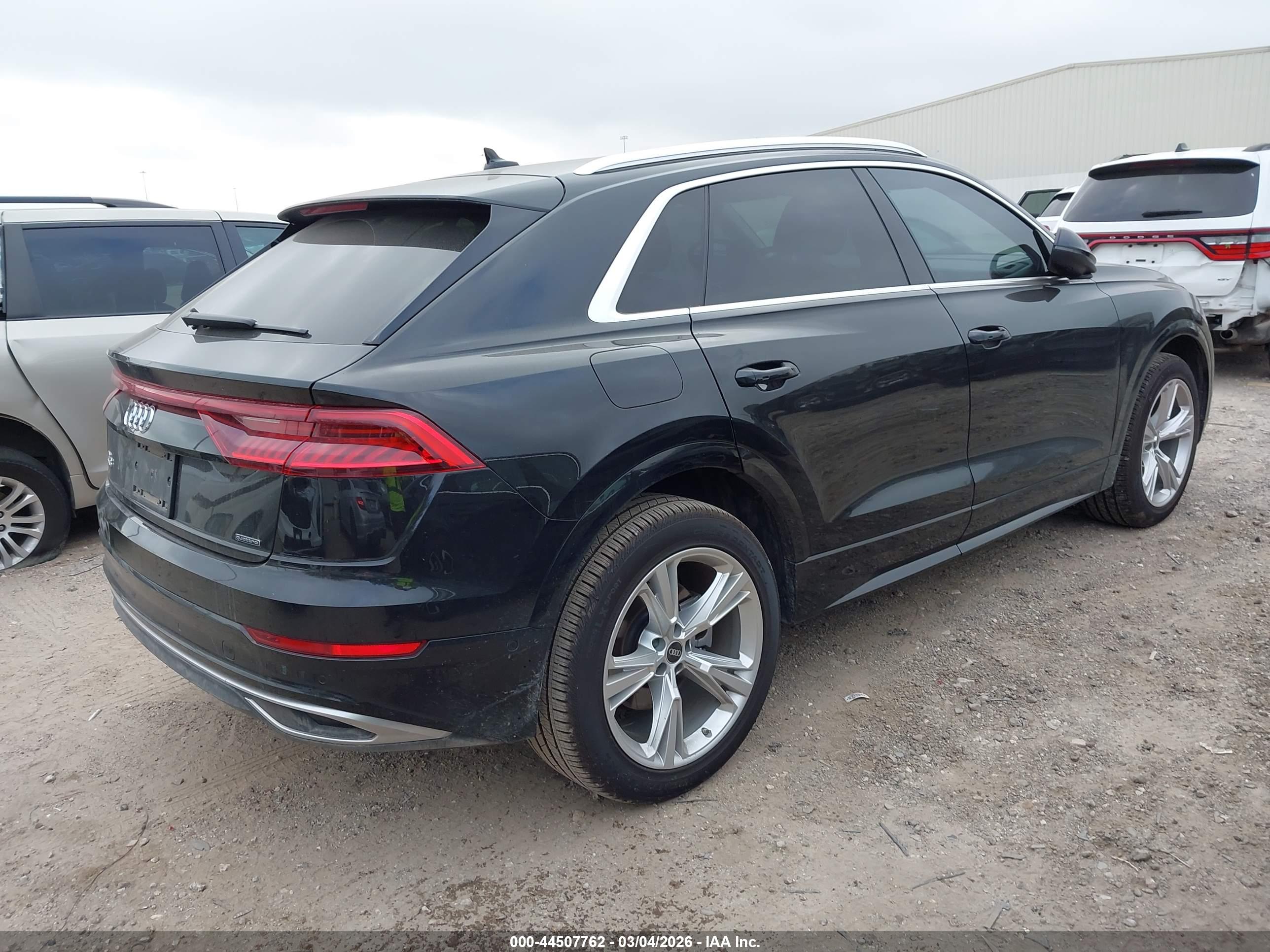 AUDI Q8 image 4