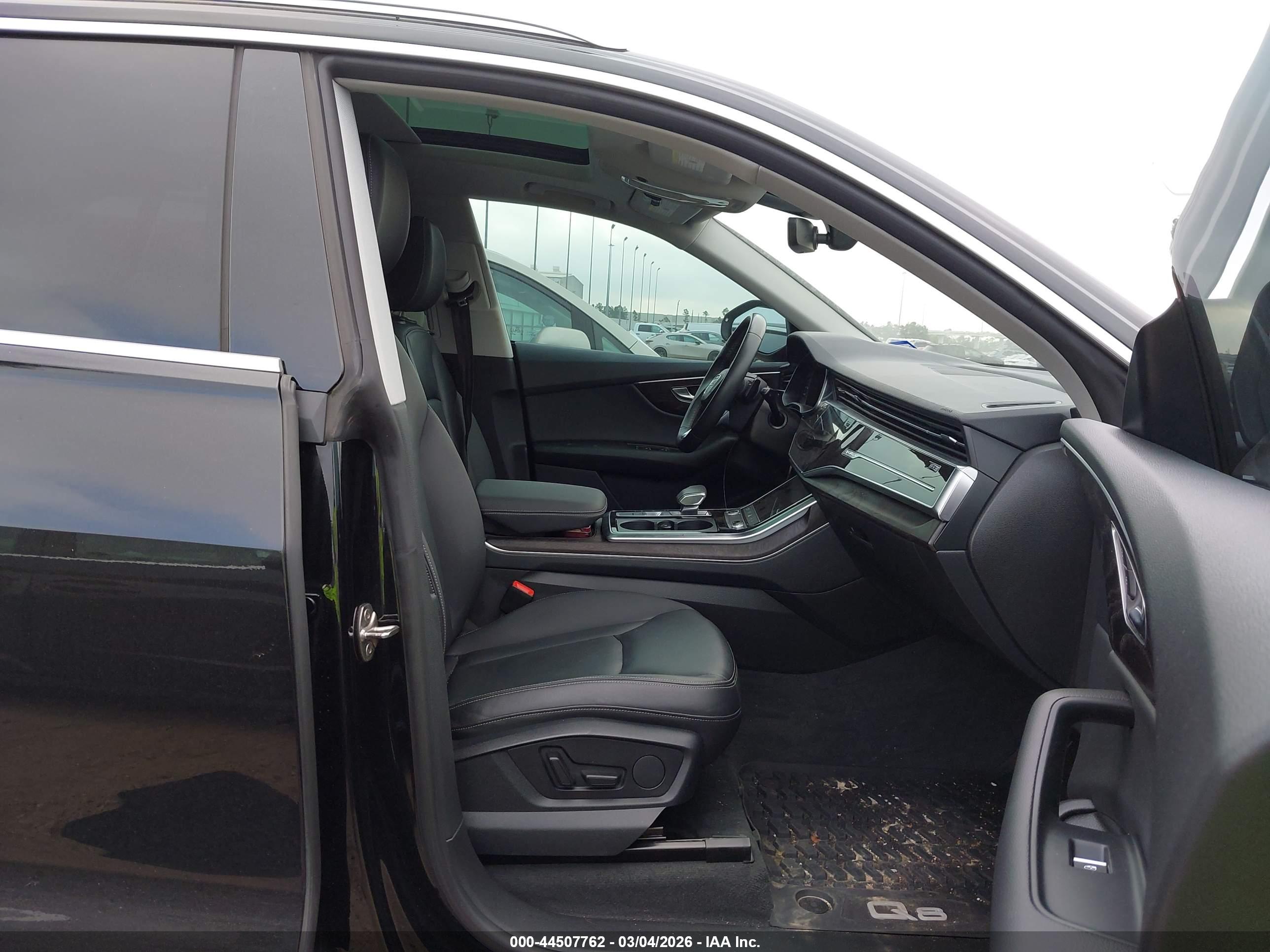 AUDI Q8 image 5