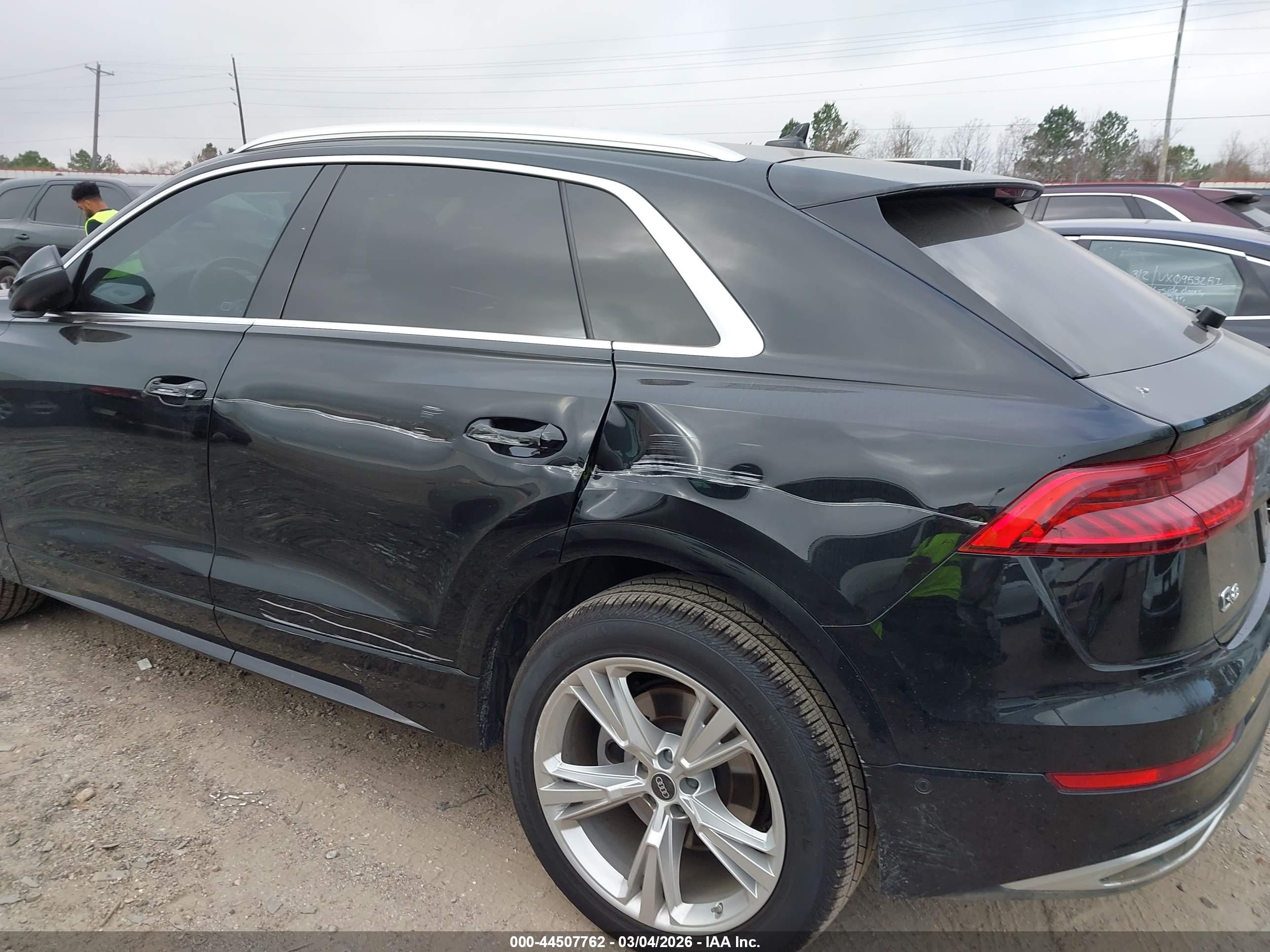 AUDI Q8 image 6
