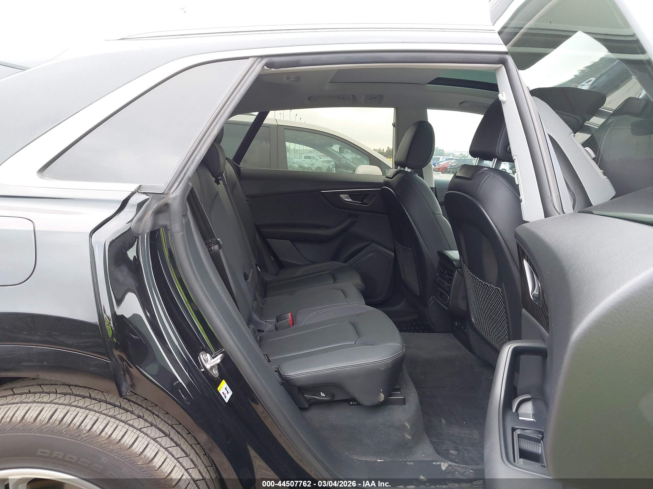 AUDI Q8 image 8