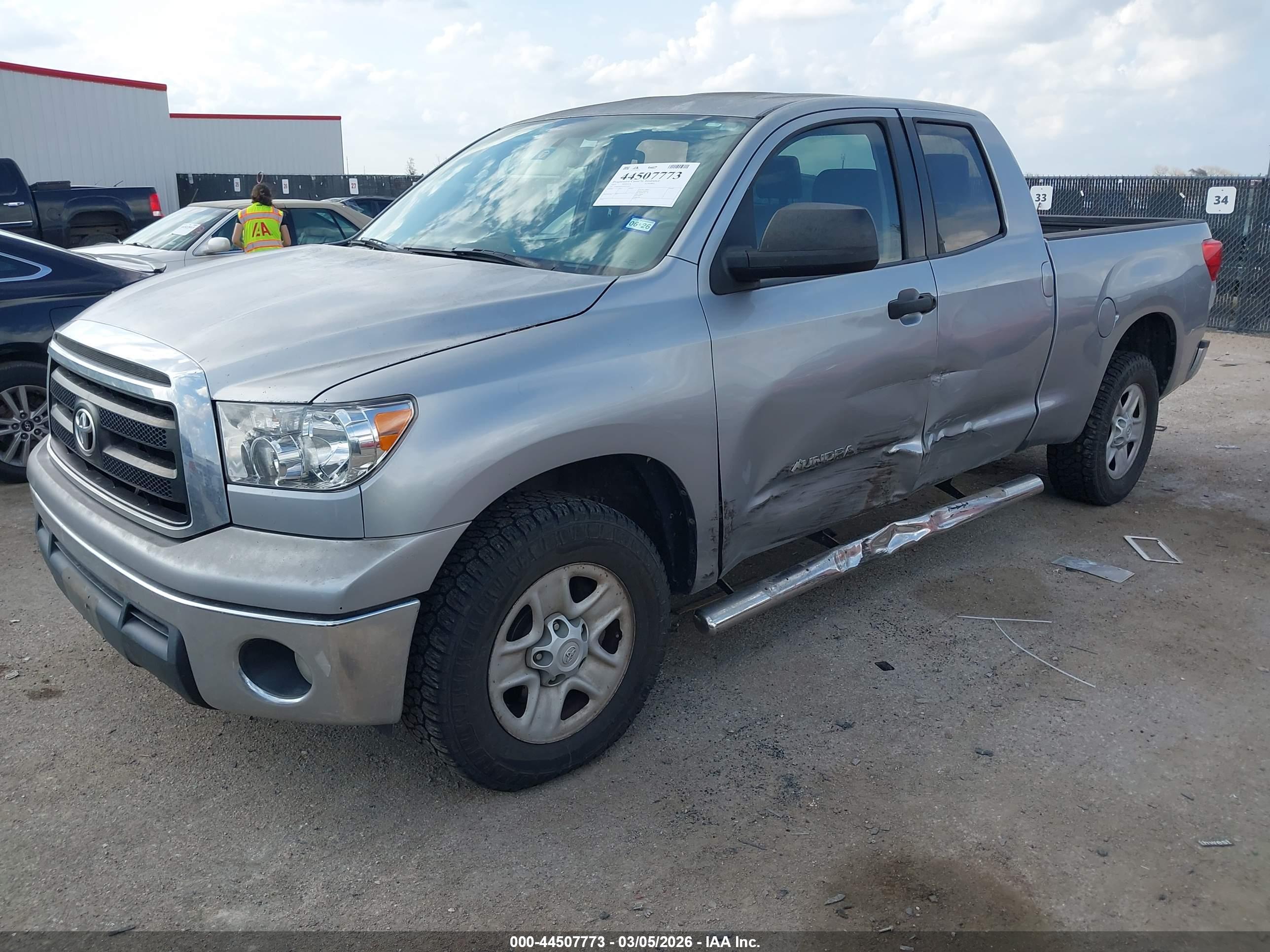 TOYOTA TUNDRA image 2