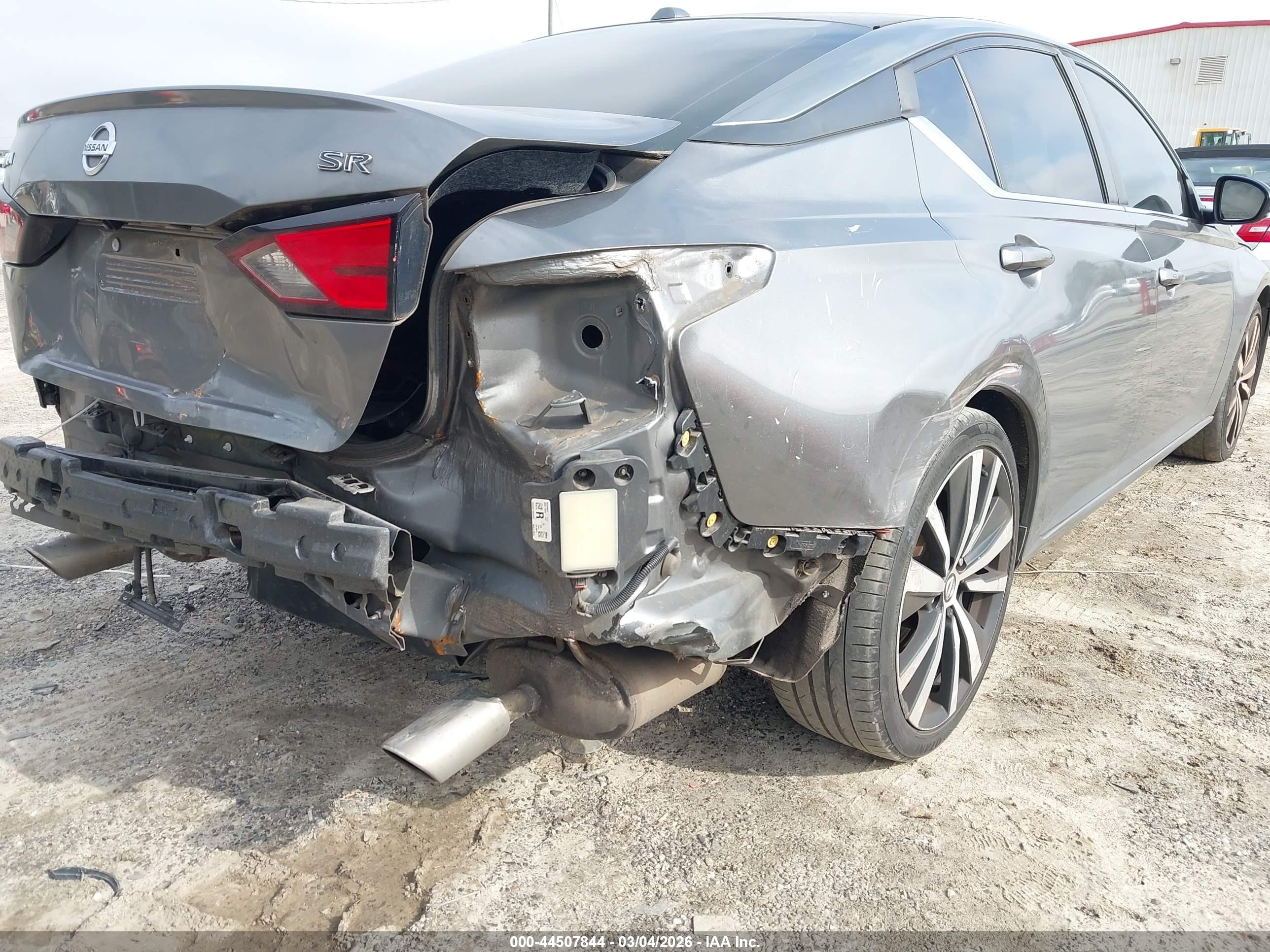 NISSAN ALTIMA image 6