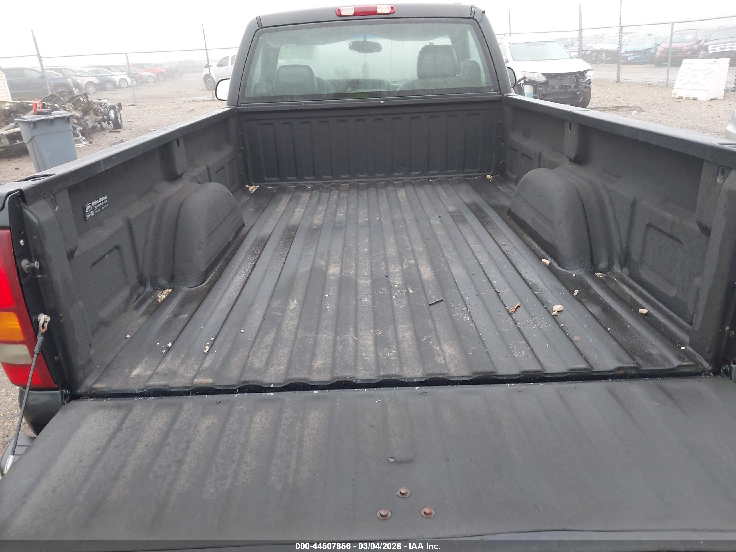 GMC SIERRA image 8