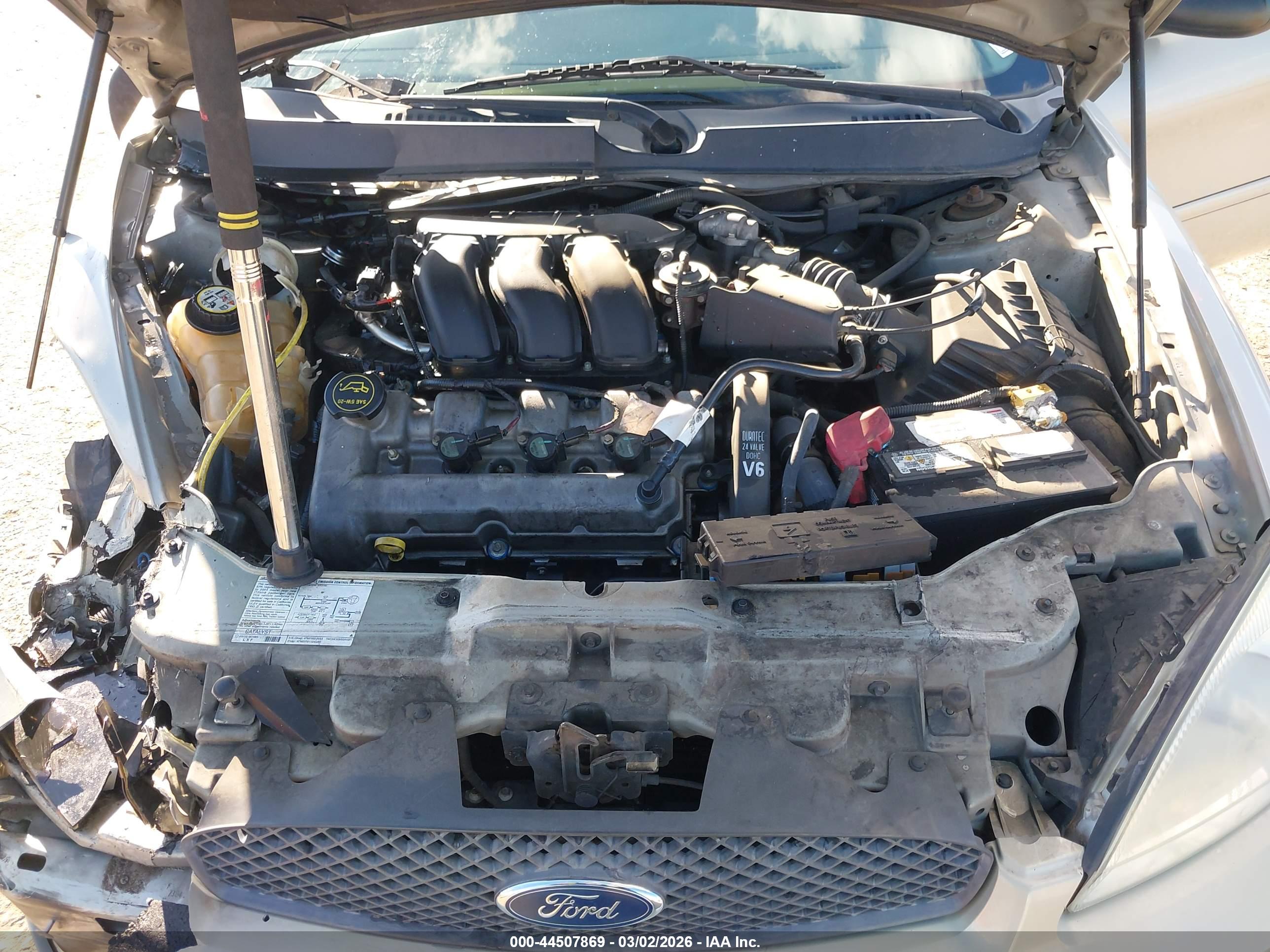 FORD TAURUS image 10