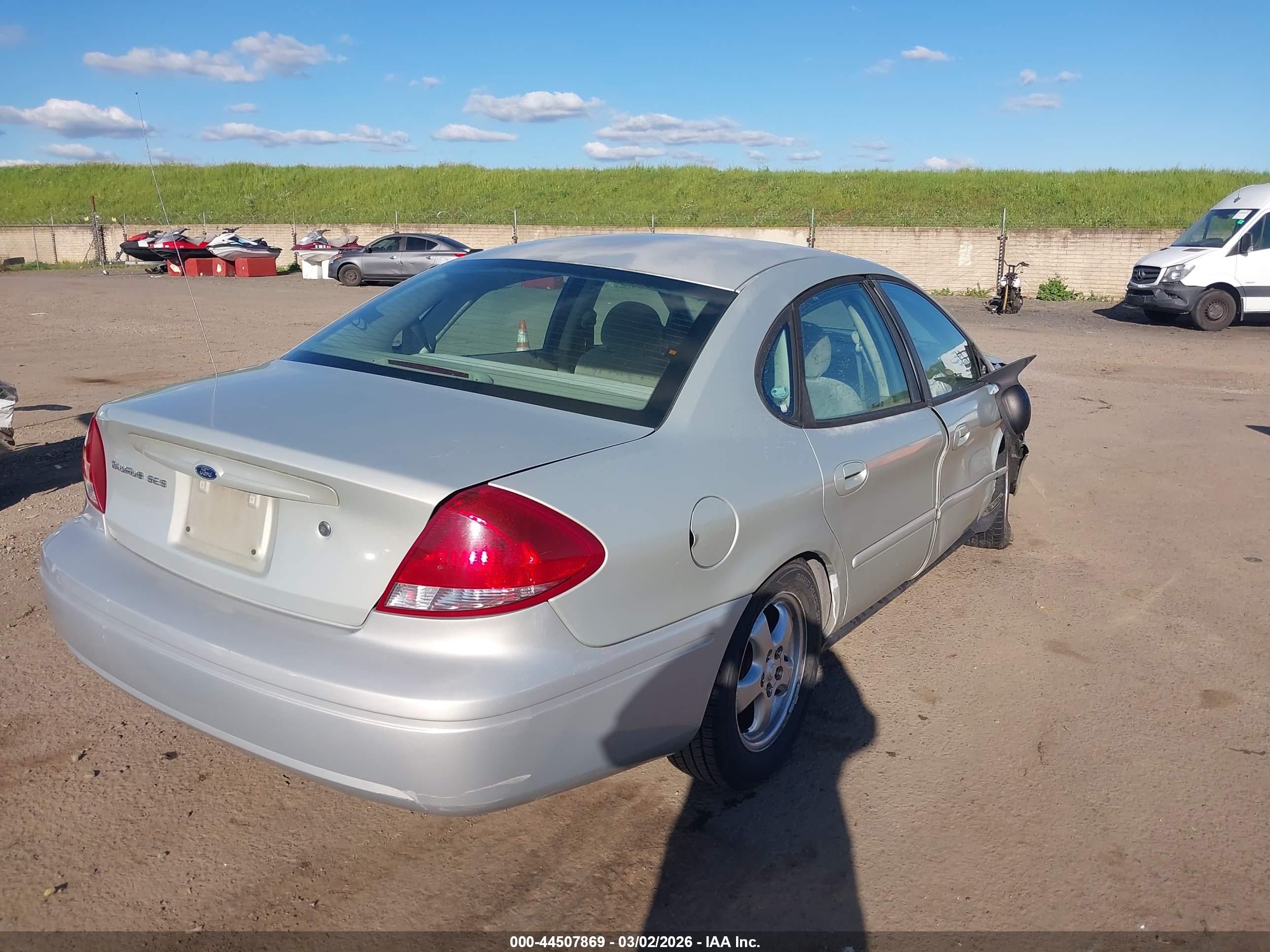FORD TAURUS image 4