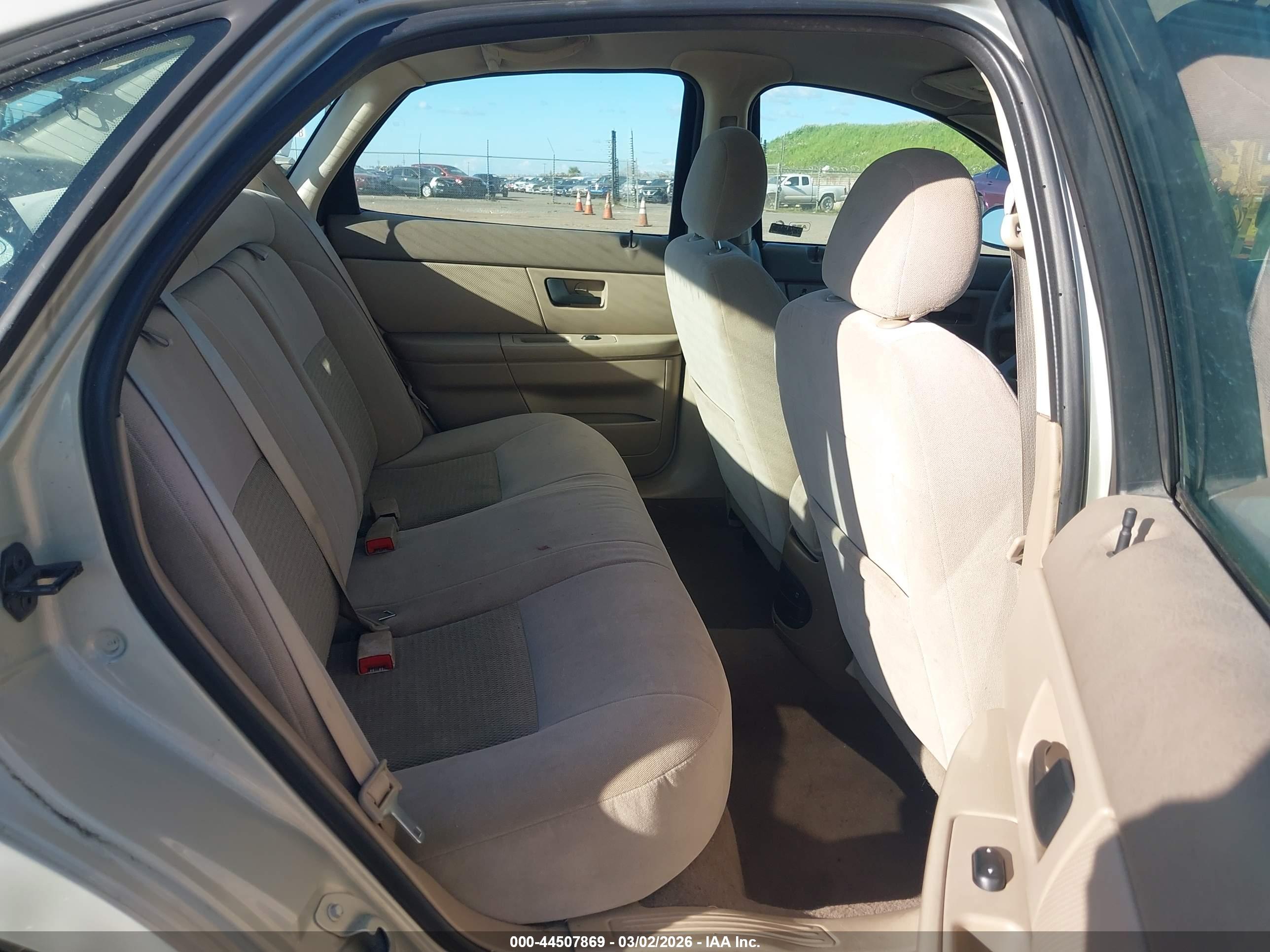 FORD TAURUS image 8