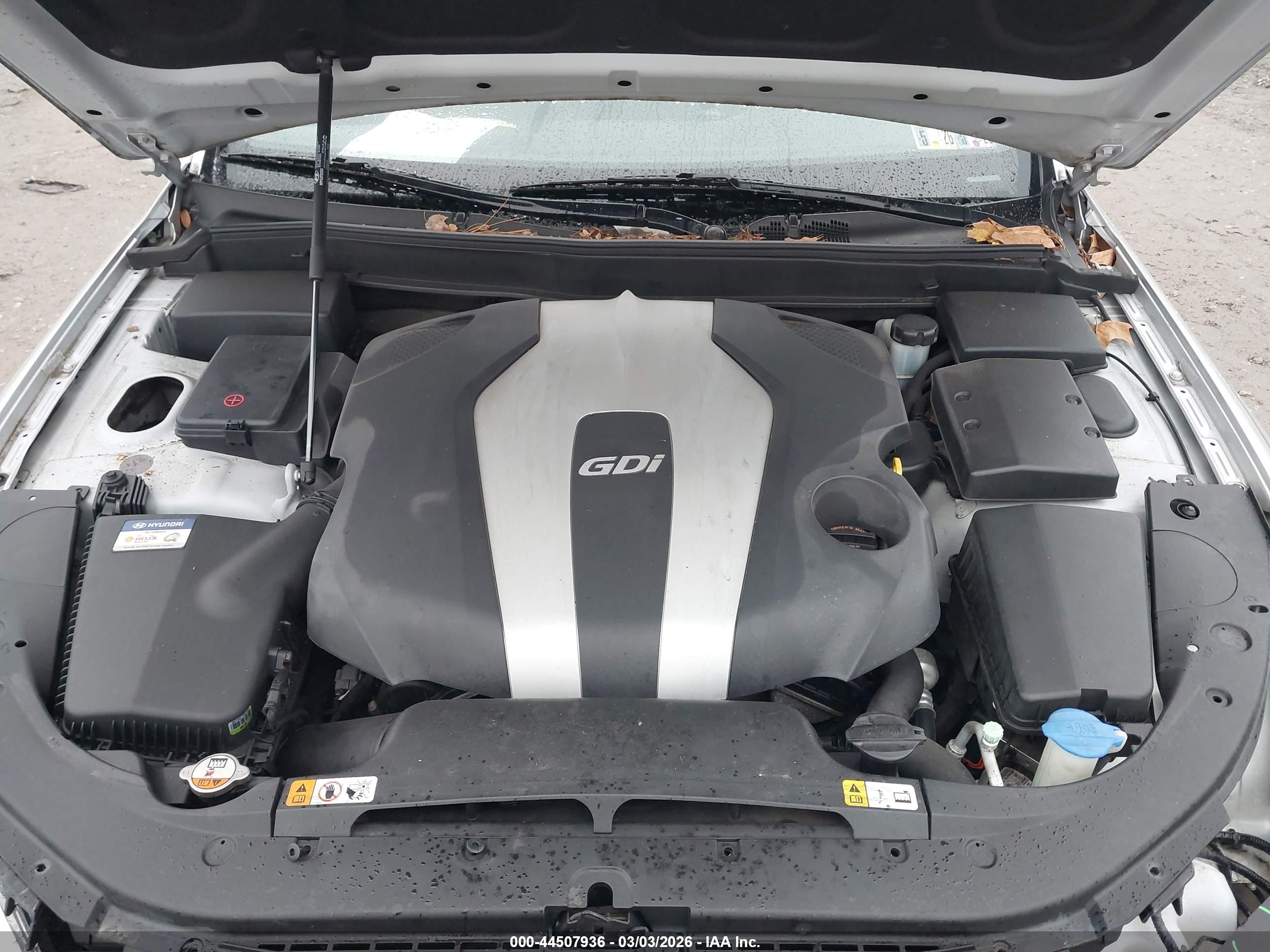 HYUNDAI GENESIS image 10