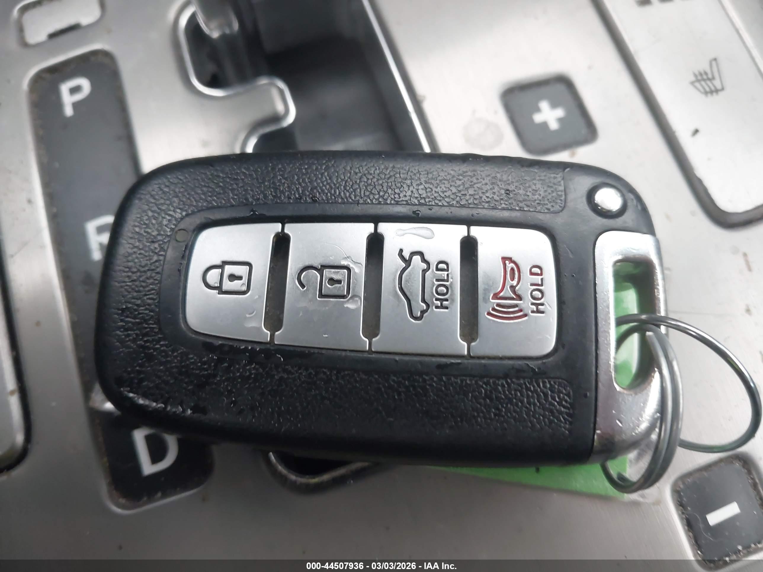 HYUNDAI GENESIS image 11