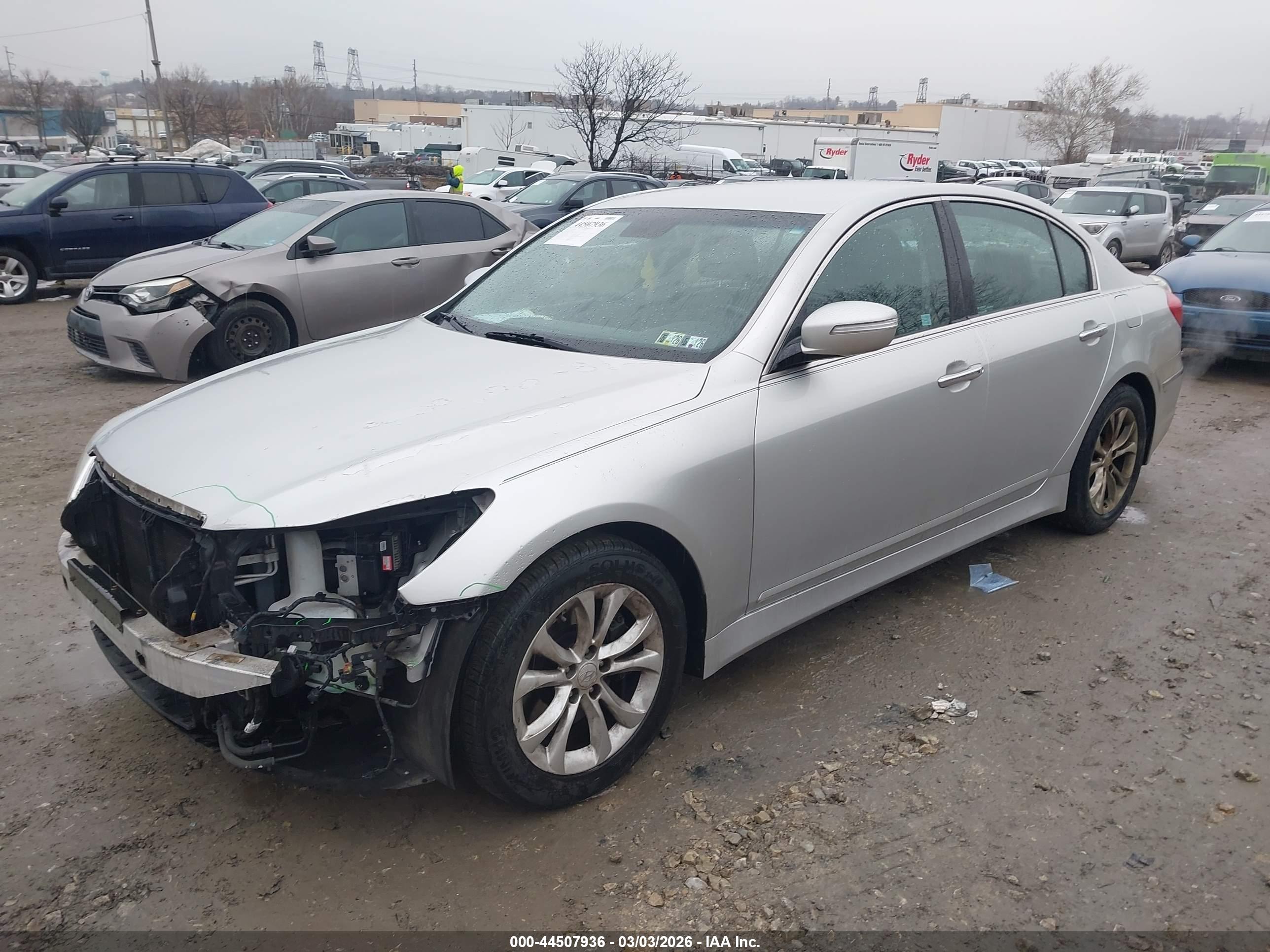 HYUNDAI GENESIS image 2