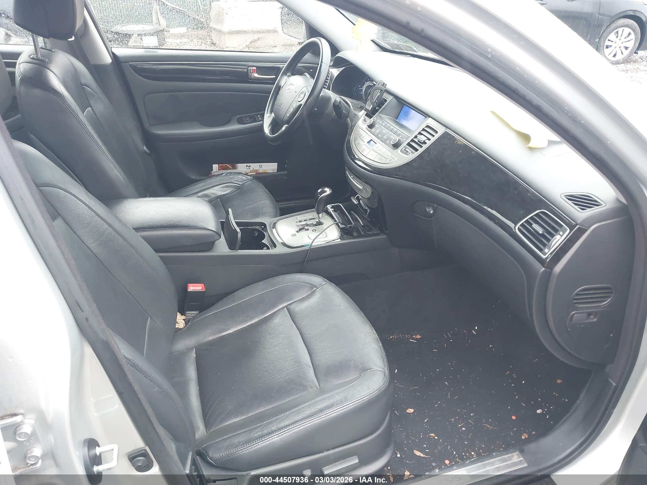 HYUNDAI GENESIS image 5