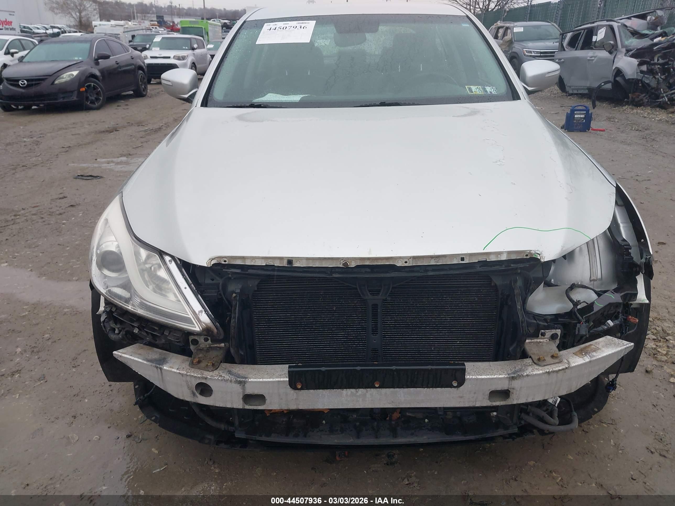 HYUNDAI GENESIS image 6