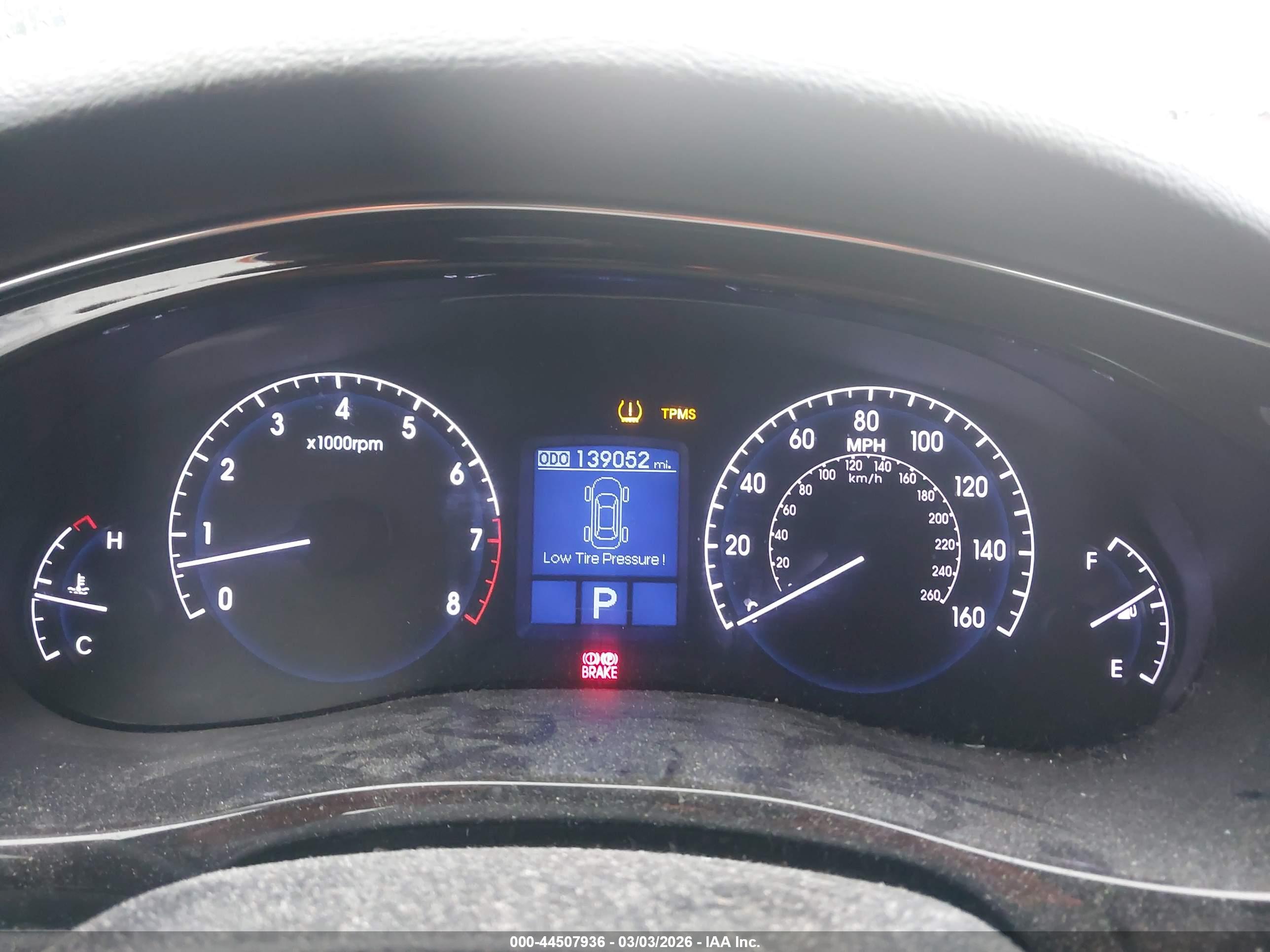 HYUNDAI GENESIS image 7