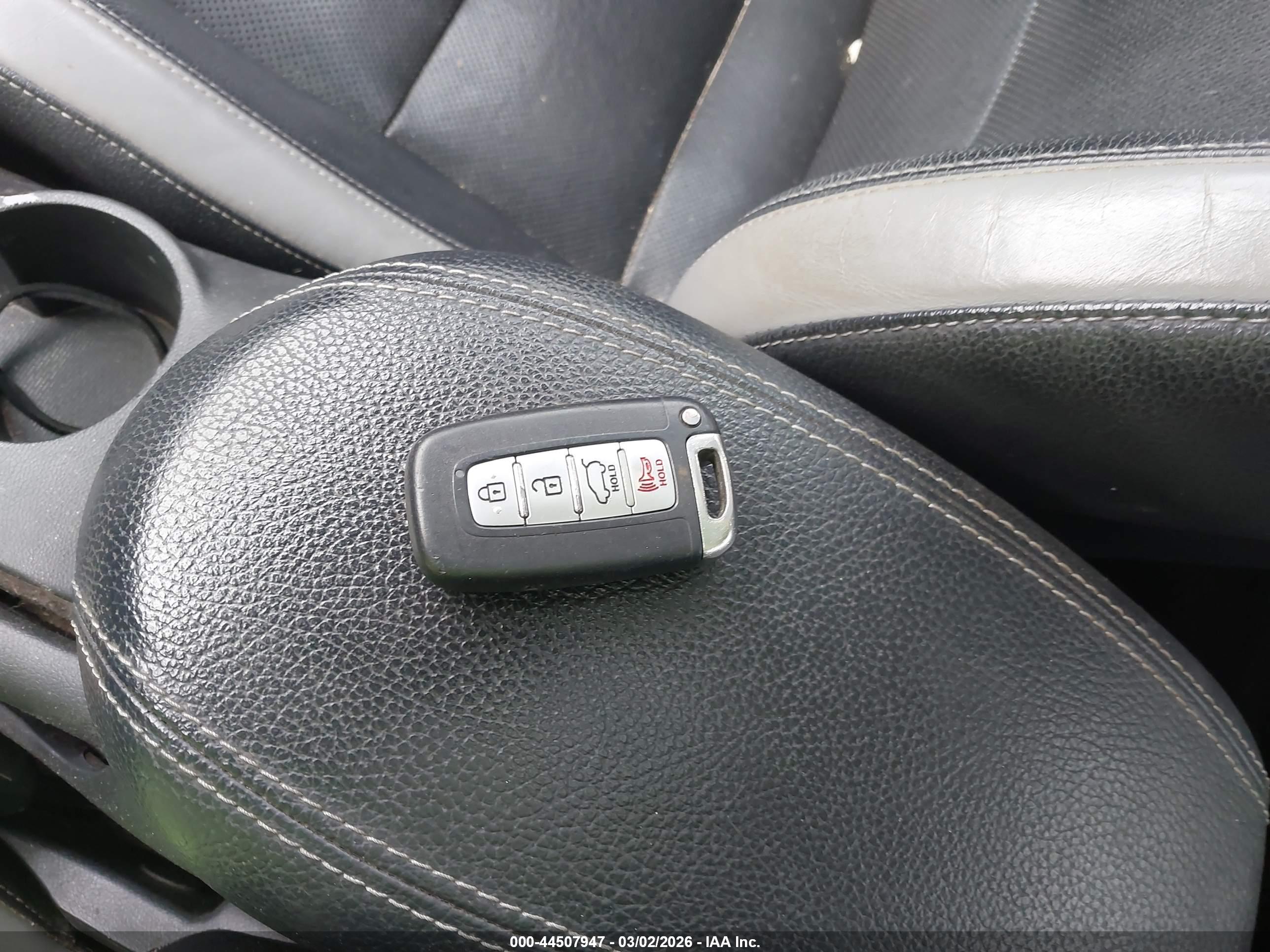 HYUNDAI VELOSTER image 11