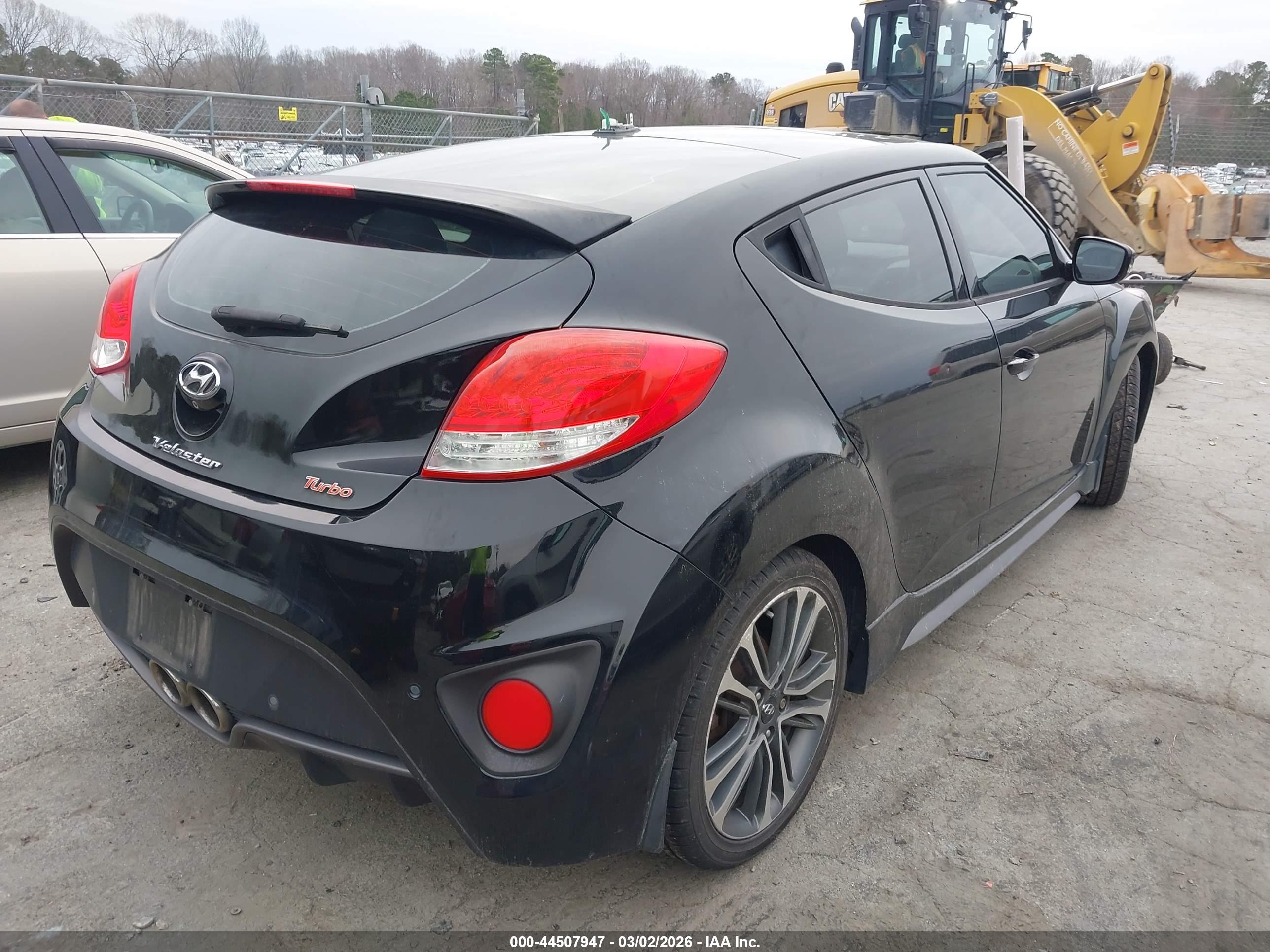 HYUNDAI VELOSTER image 4