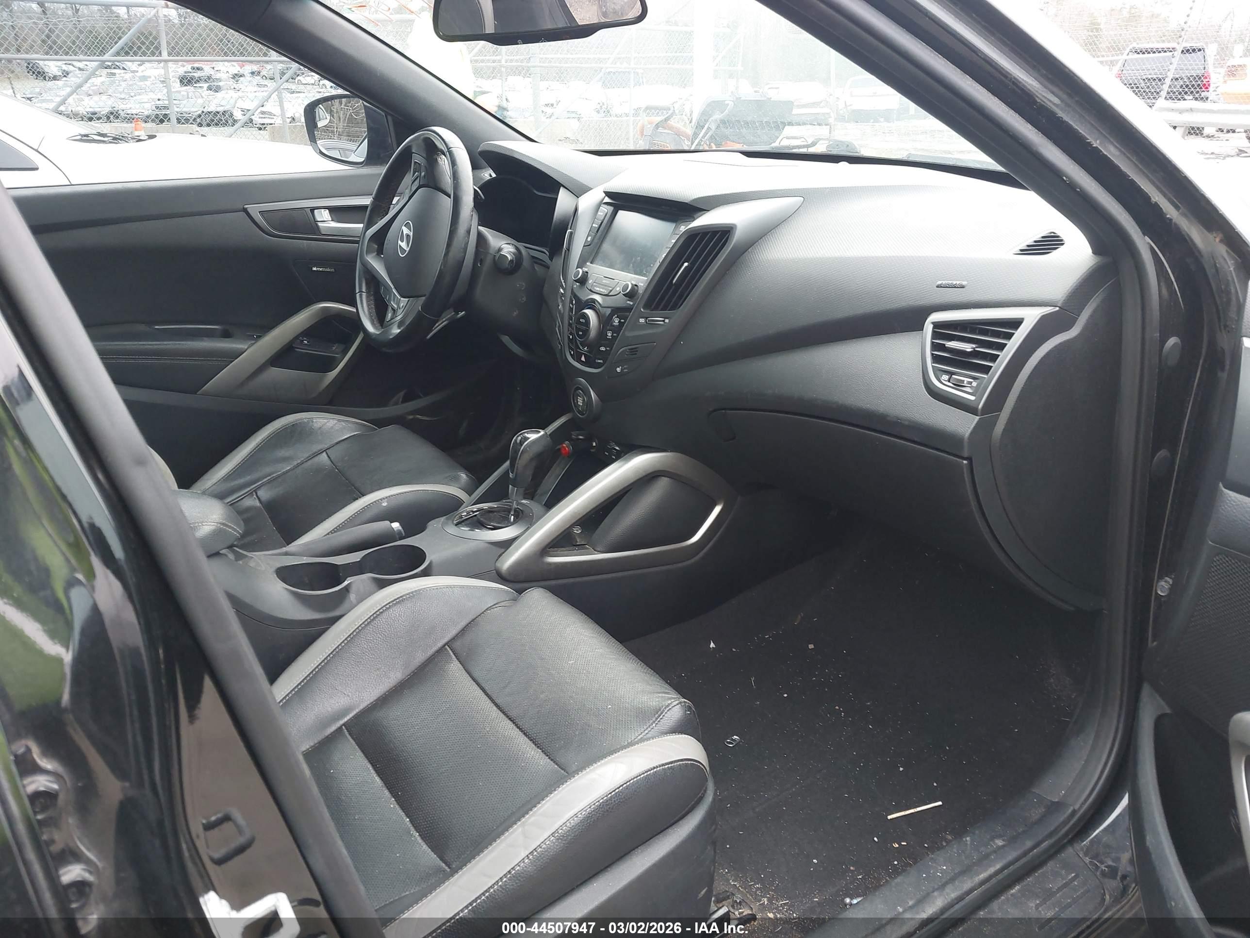 HYUNDAI VELOSTER image 5