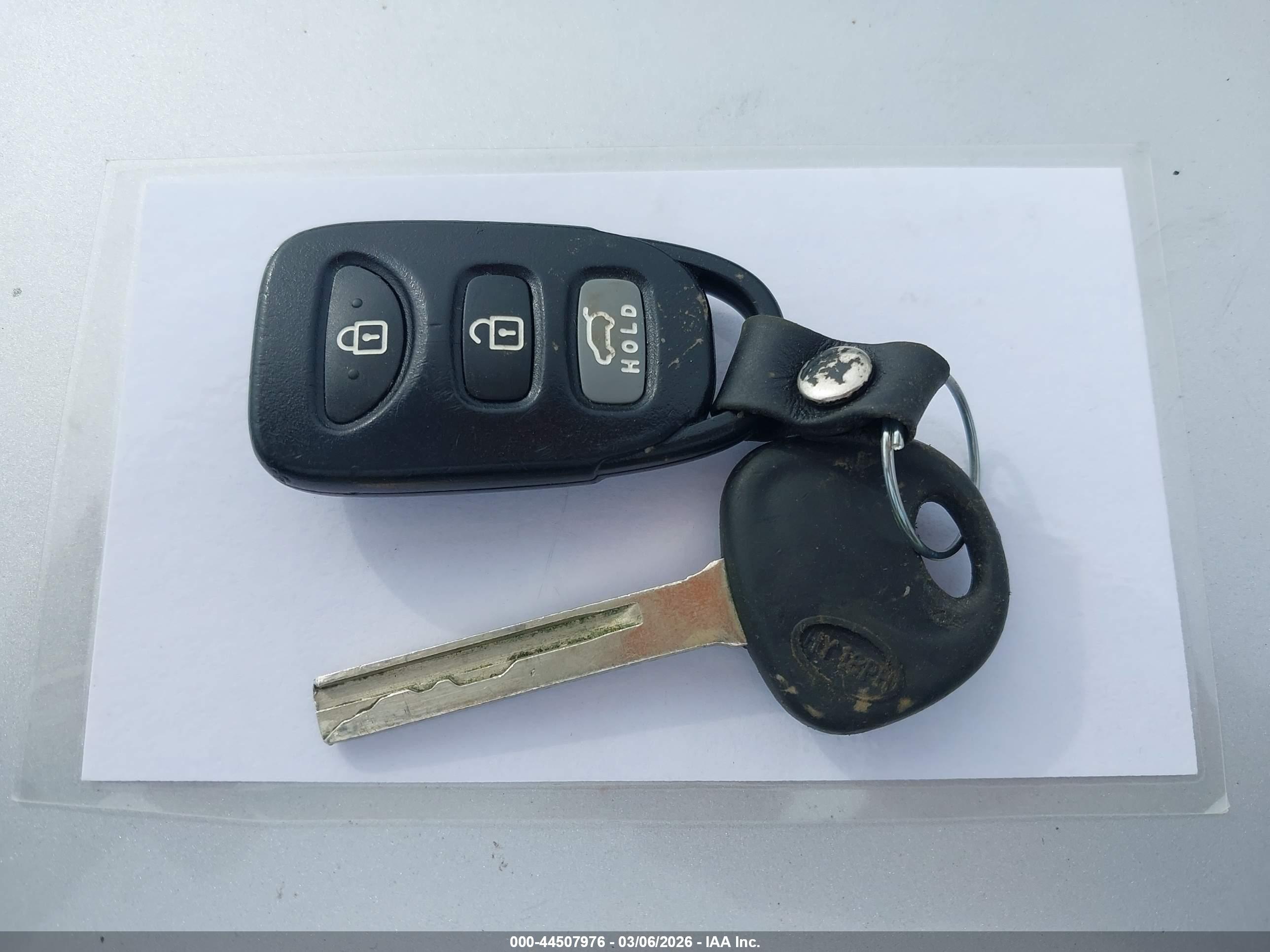 HYUNDAI VELOSTER image 11