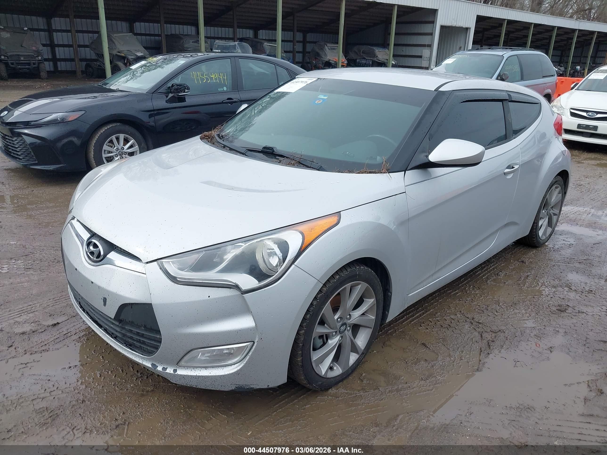 HYUNDAI VELOSTER image 2