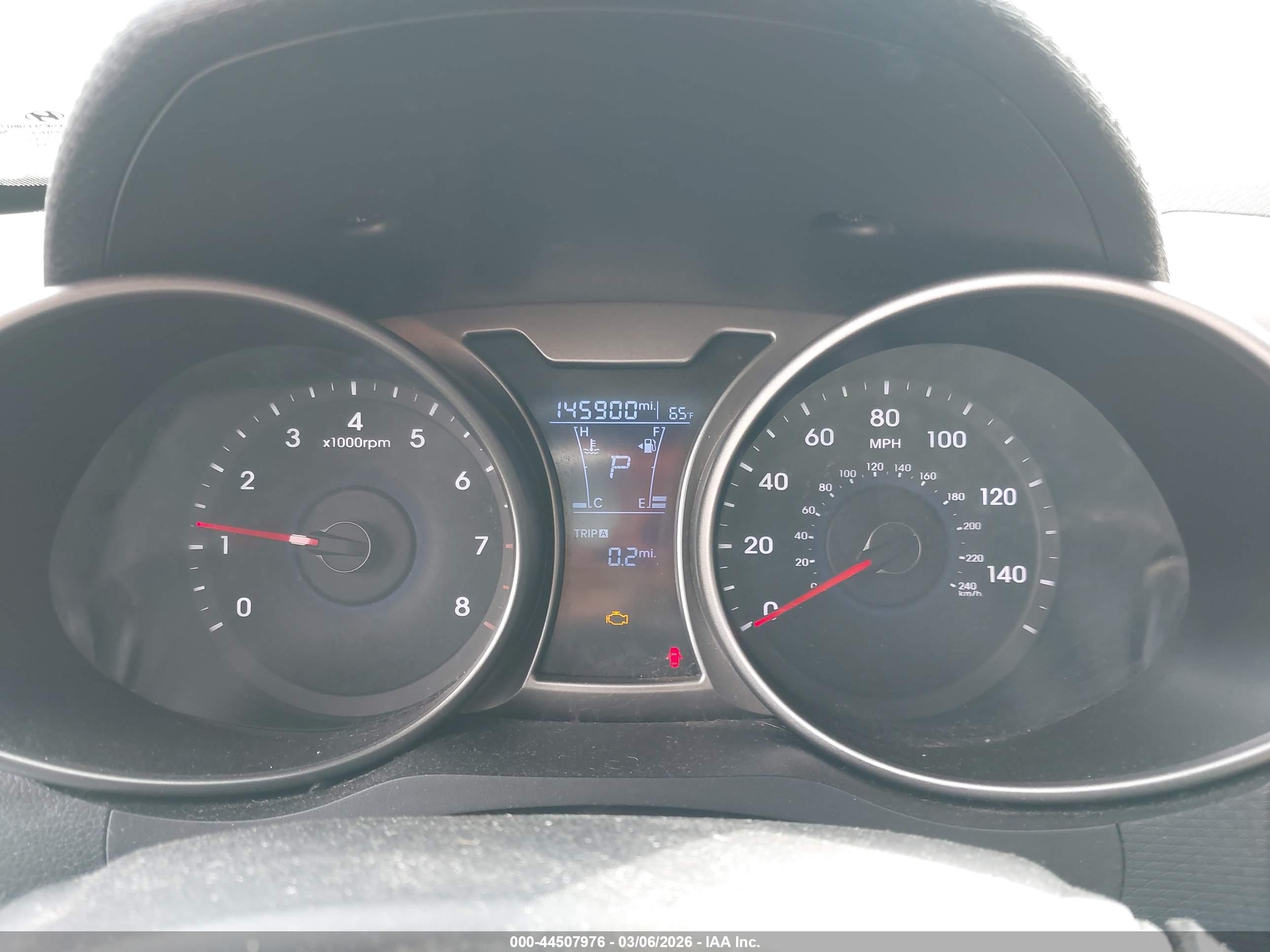 HYUNDAI VELOSTER image 7