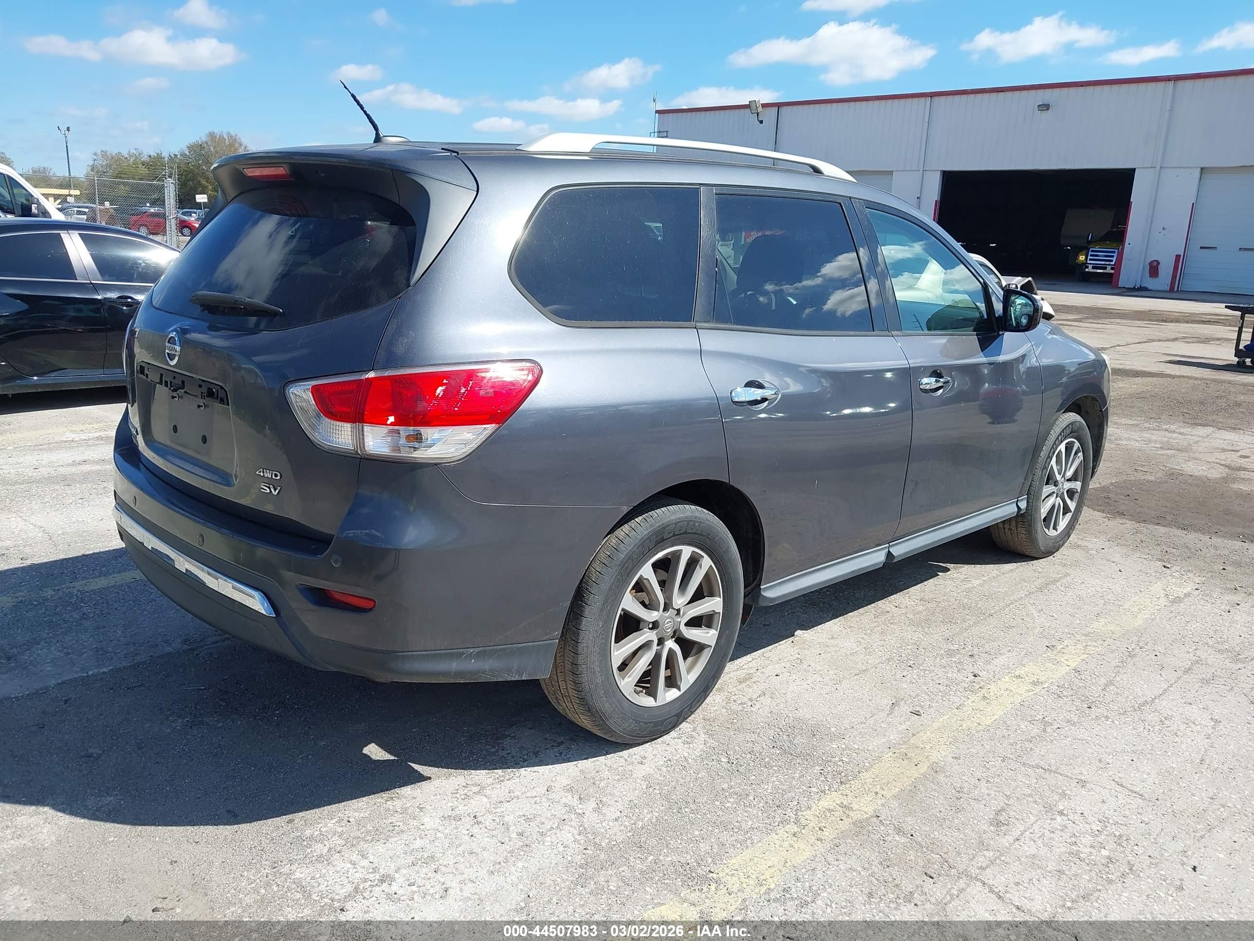 NISSAN PATHFINDER image 4