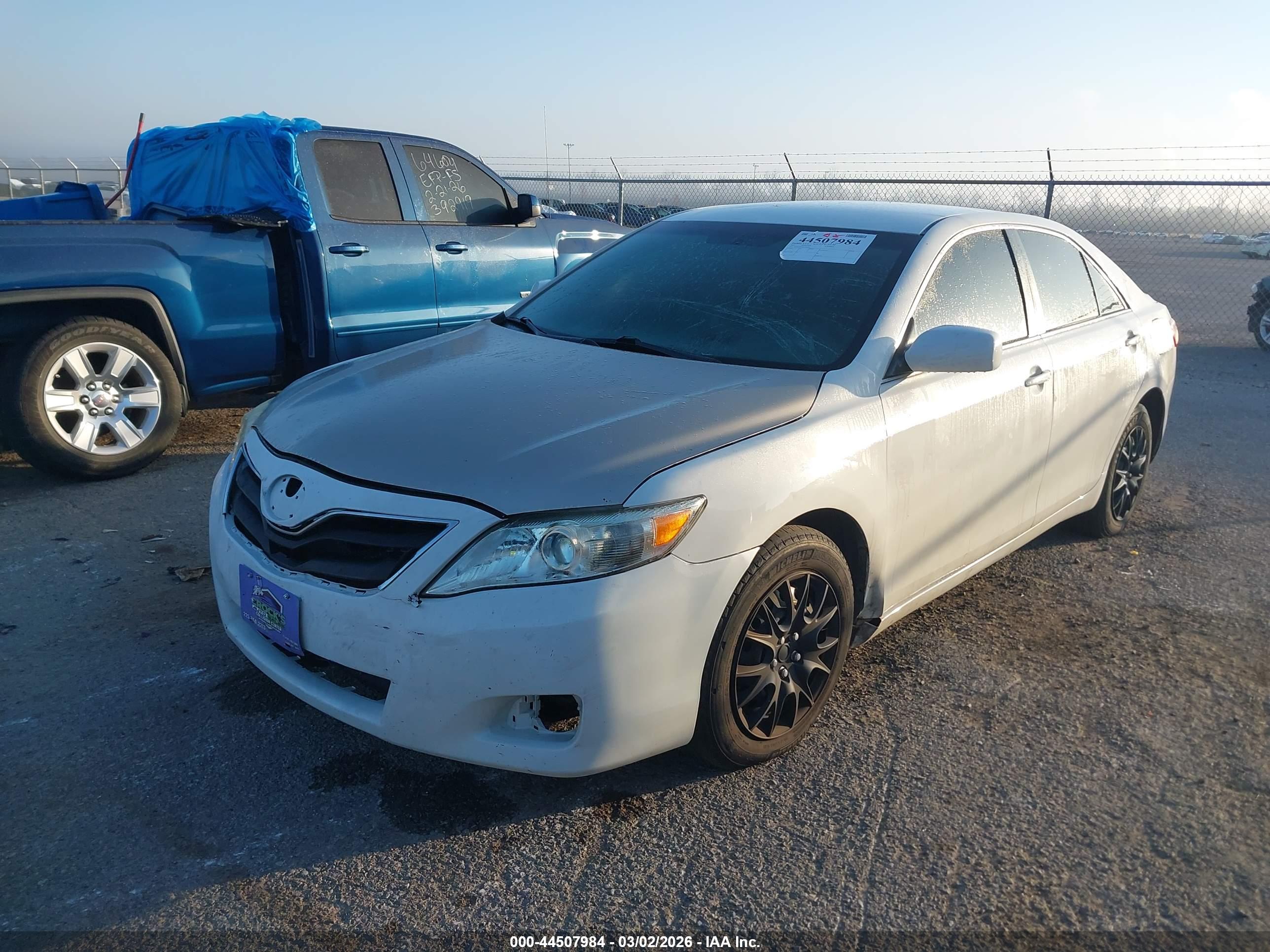 TOYOTA CAMRY image 2