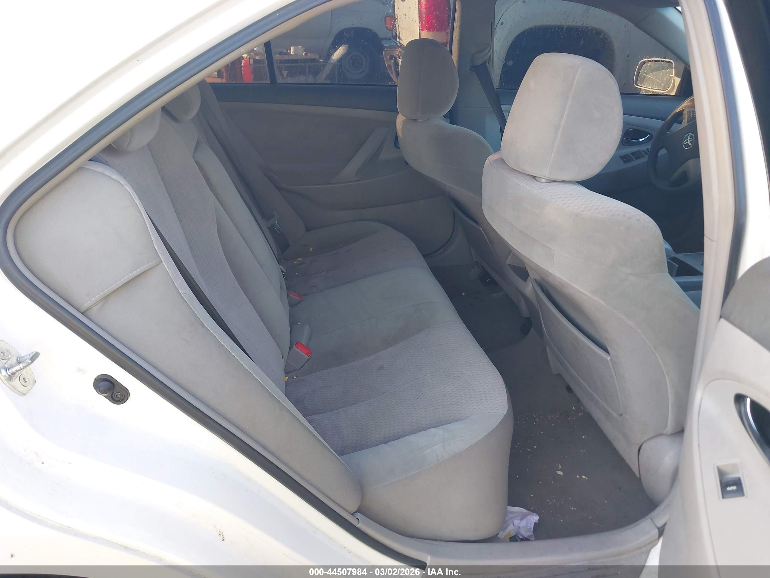 TOYOTA CAMRY image 8