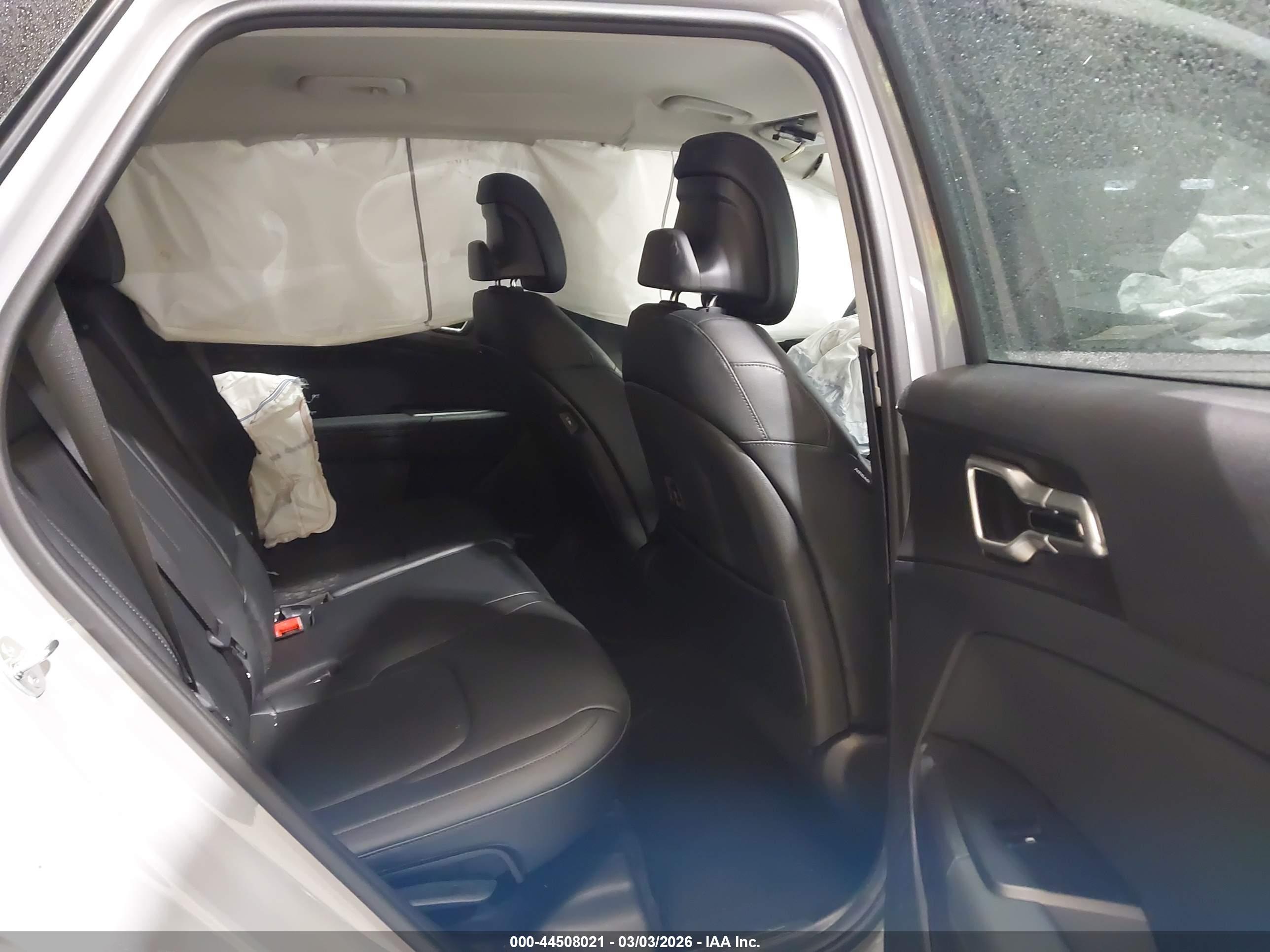 KIA SPORTAGE image 8