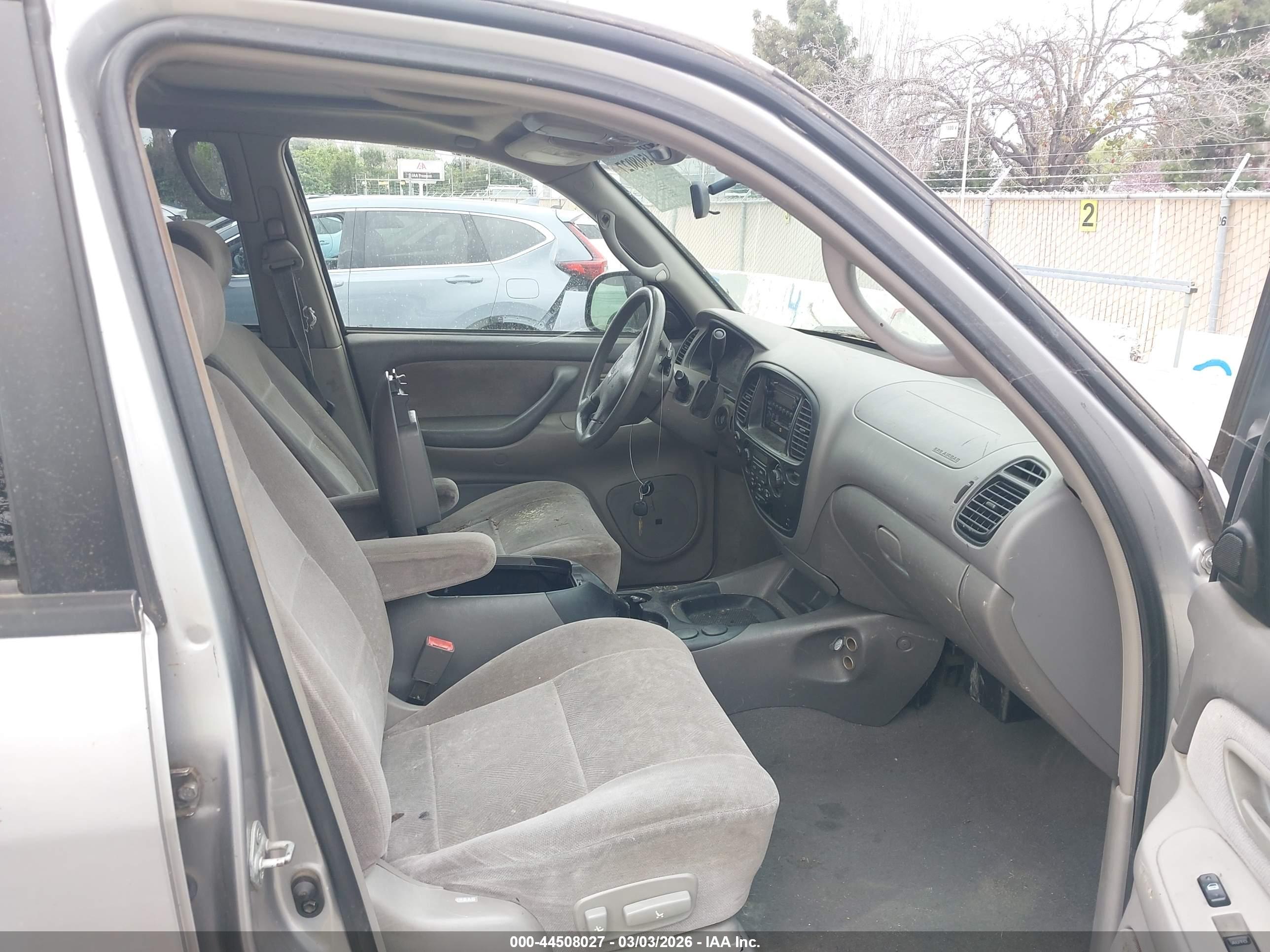 TOYOTA SEQUOIA image 5