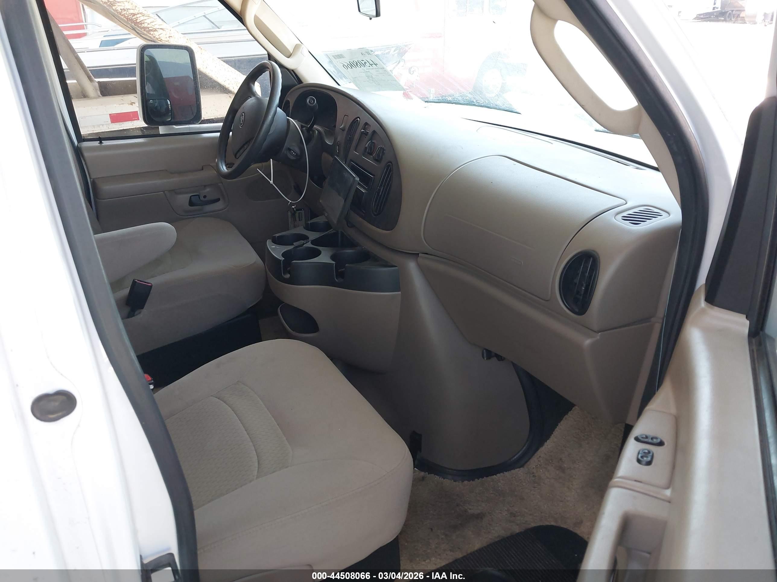 FORD E-450 image 8
