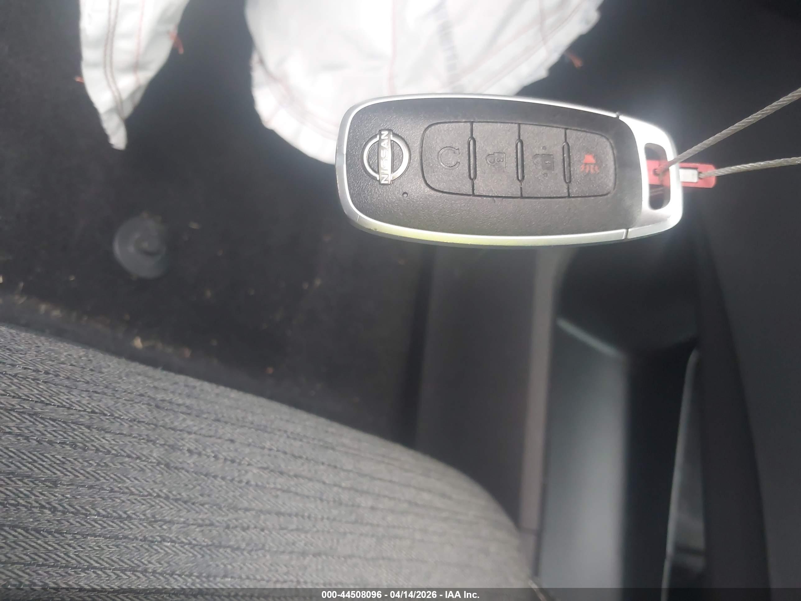 NISSAN ROGUE image 11