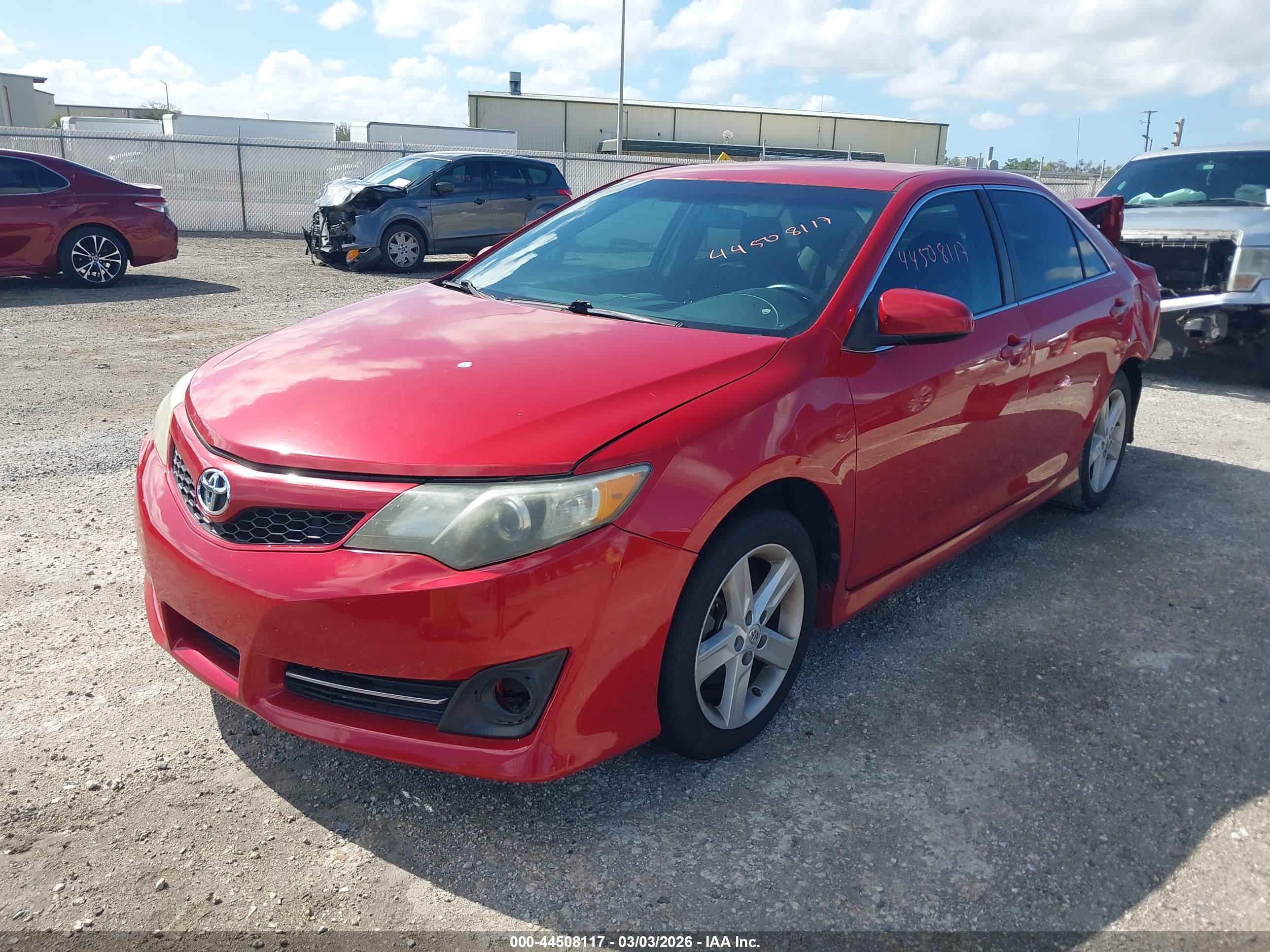 TOYOTA CAMRY image 2
