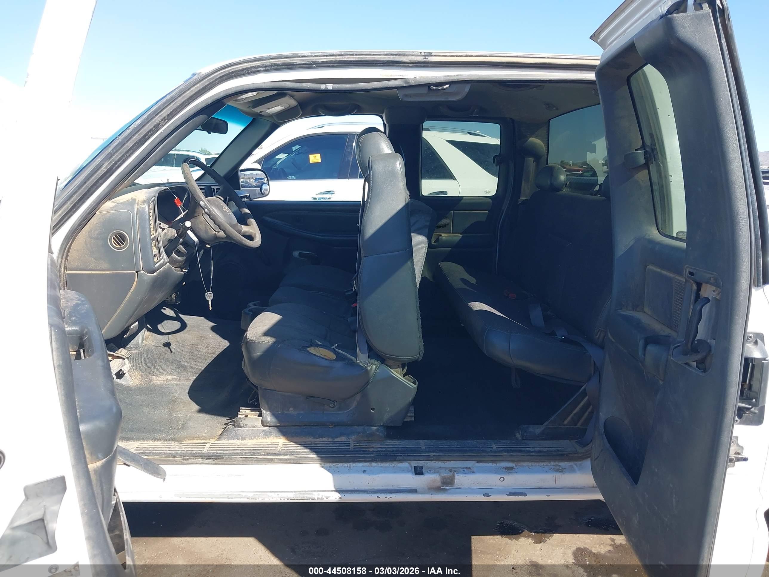 CHEVROLET SILVERADO image 8