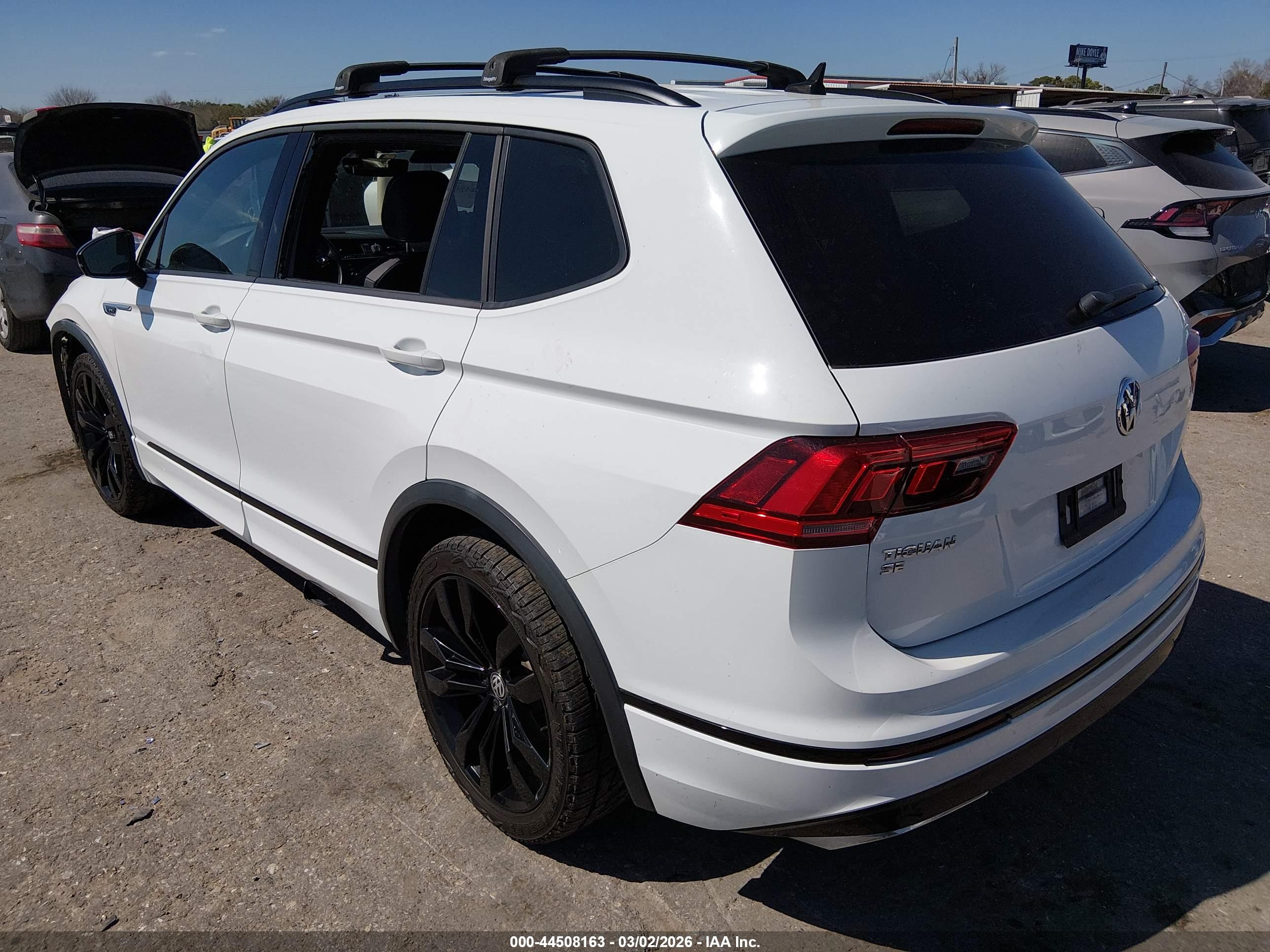 VOLKSWAGEN TIGUAN image 3