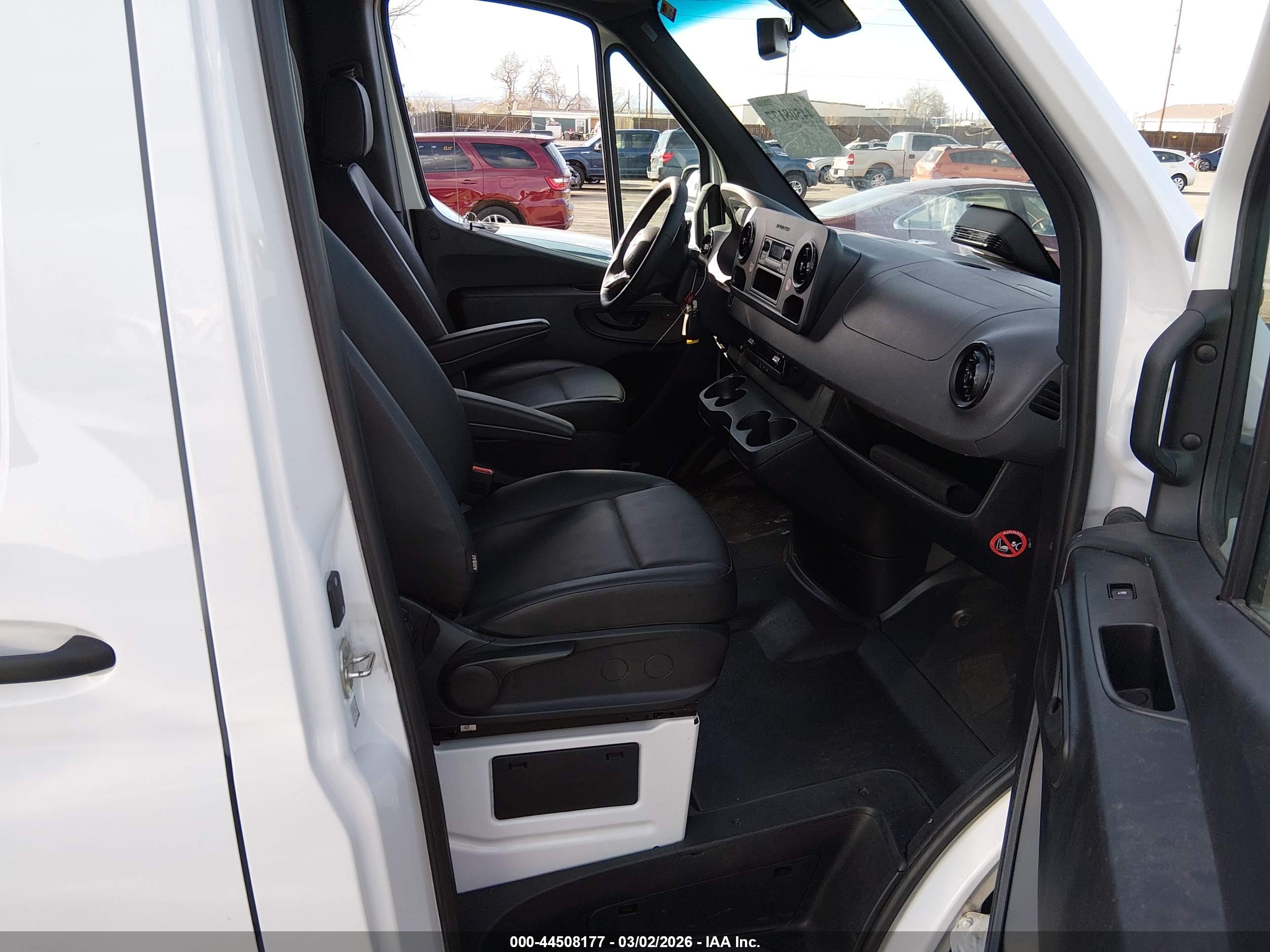 MERCEDES-BENZ SPRINTER image 5