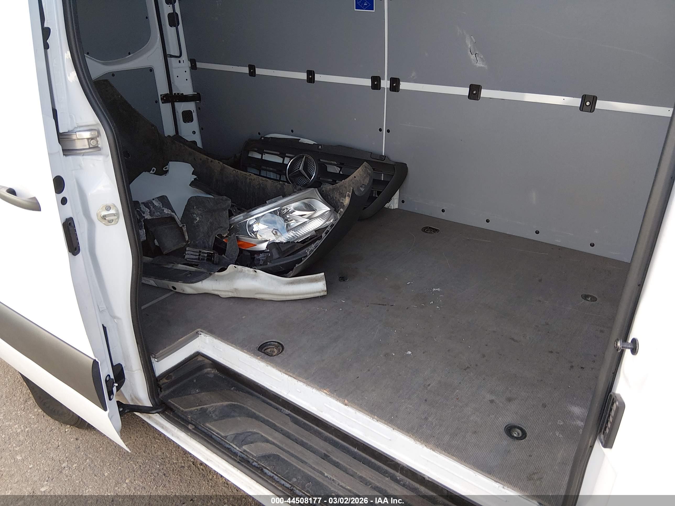 MERCEDES-BENZ SPRINTER image 8