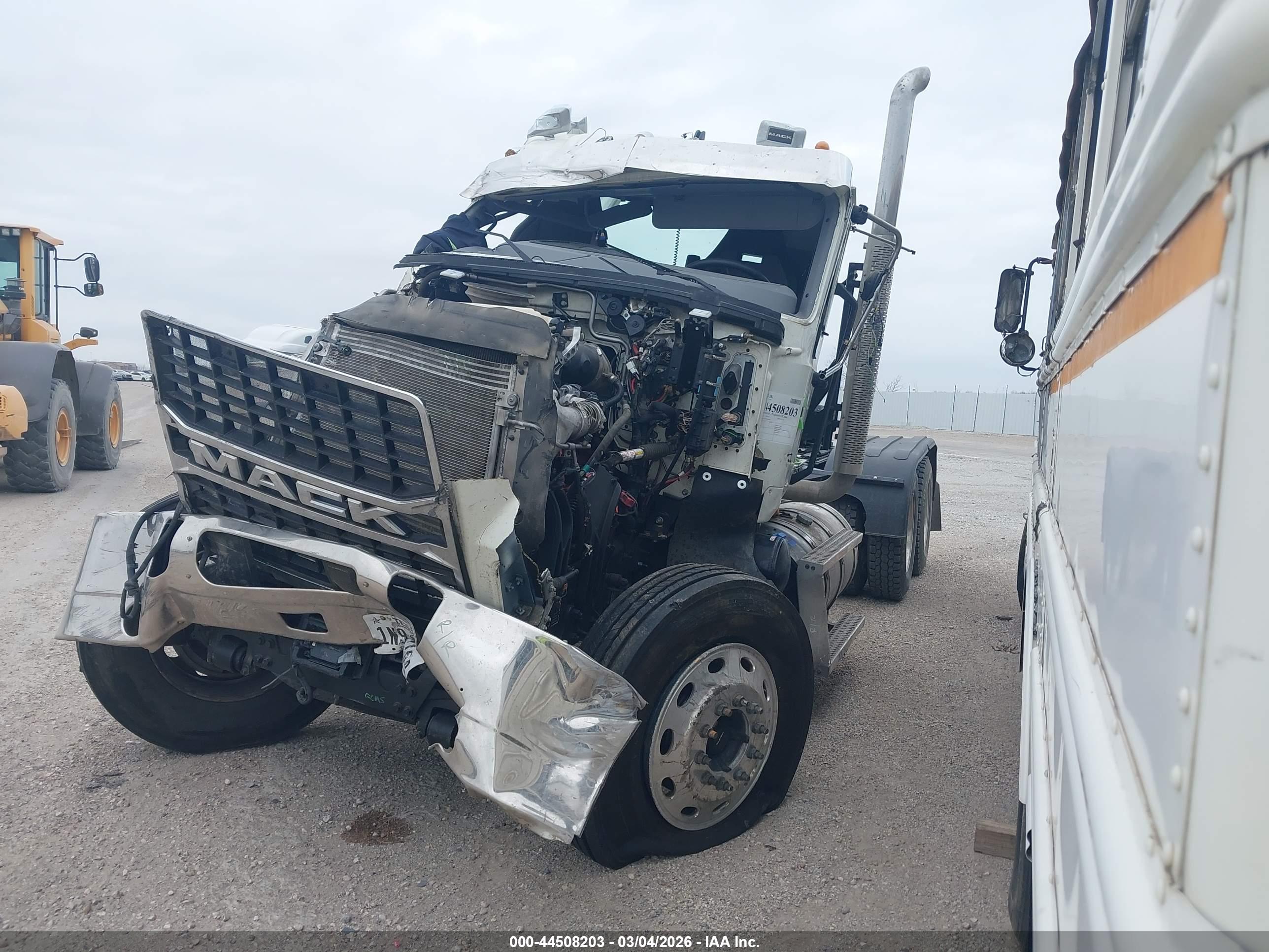 MACK PINNACLE image 2