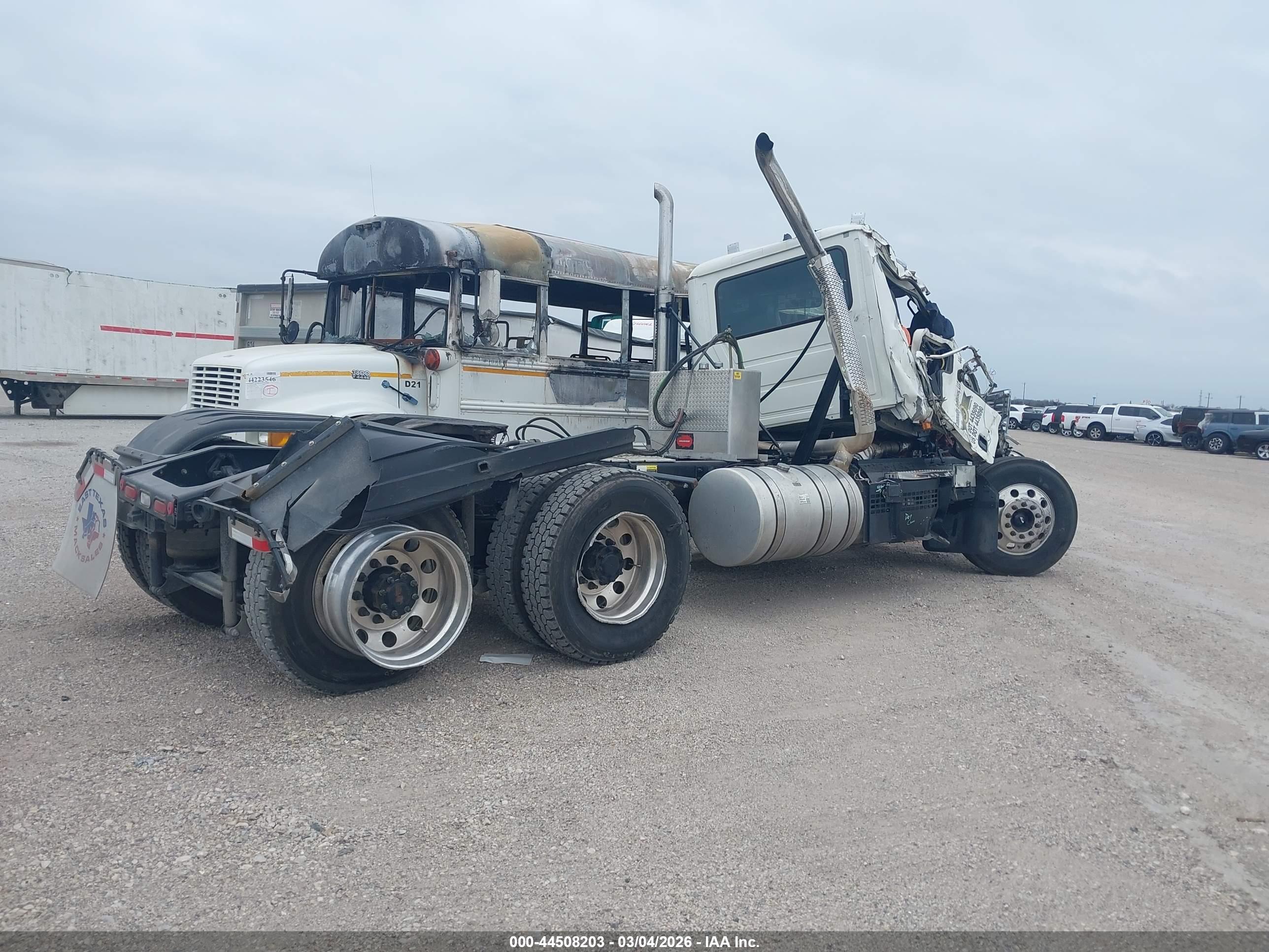 MACK PINNACLE image 4