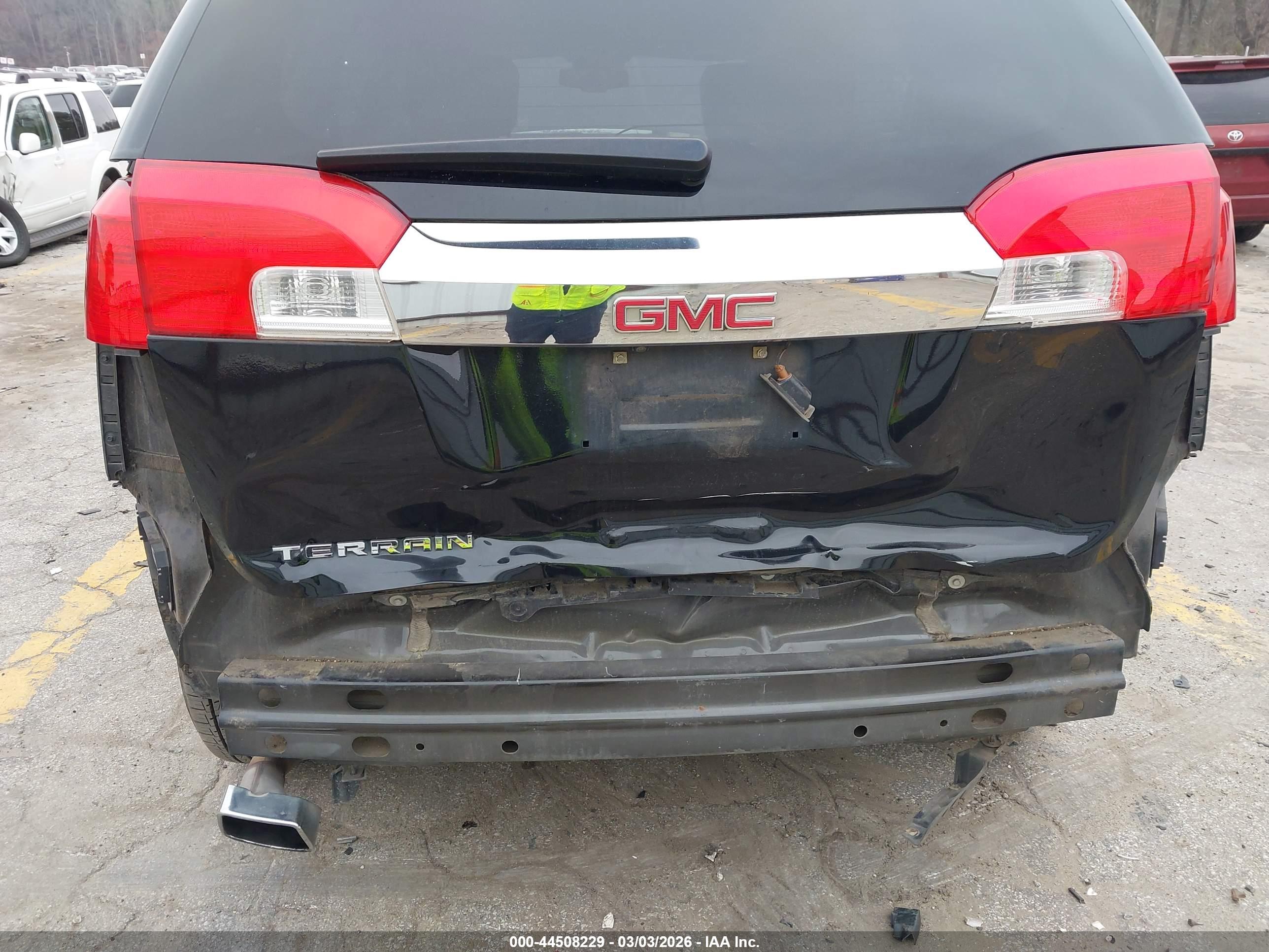 GMC TERRAIN image 6