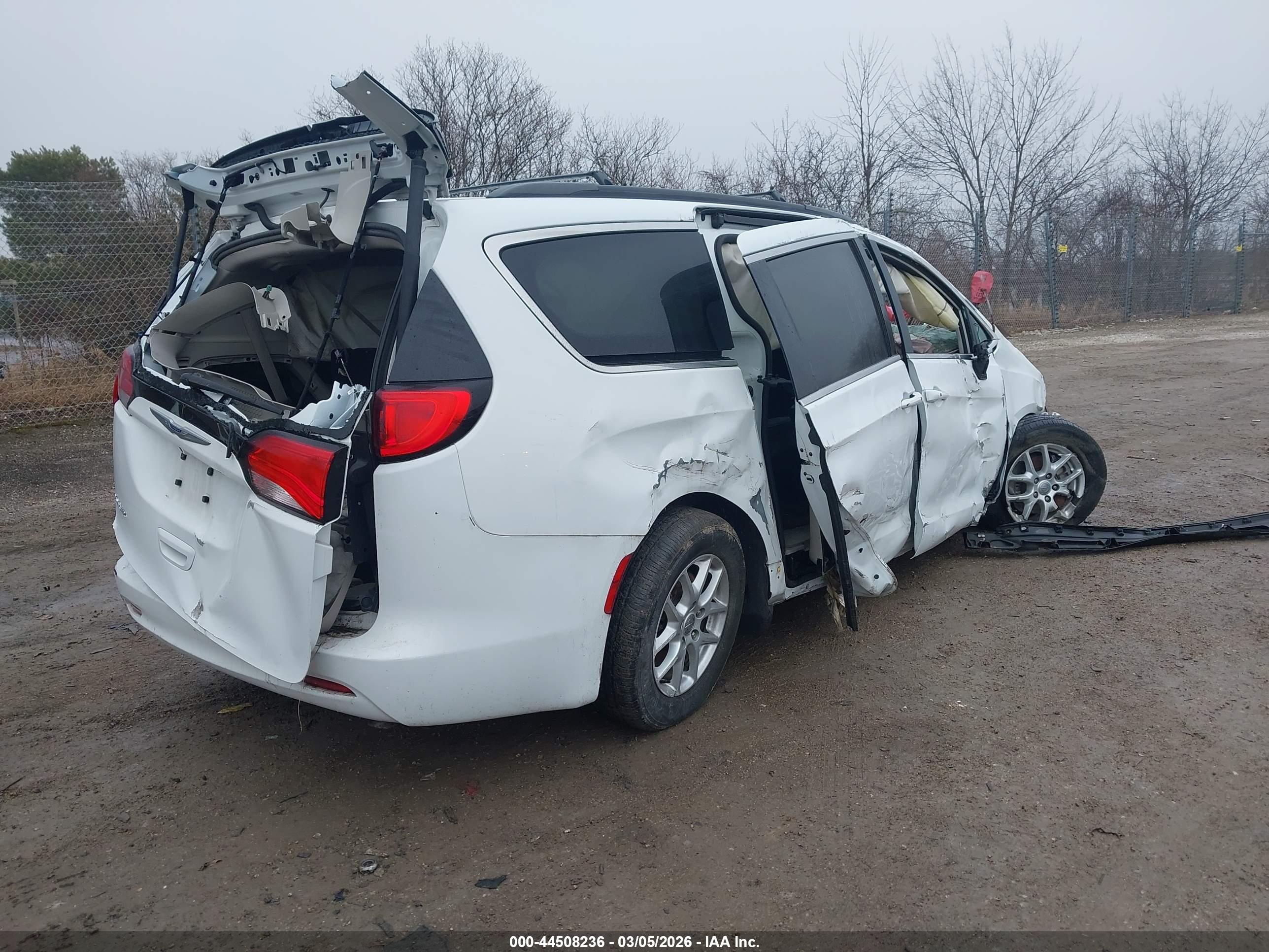 CHRYSLER VOYAGER image 4