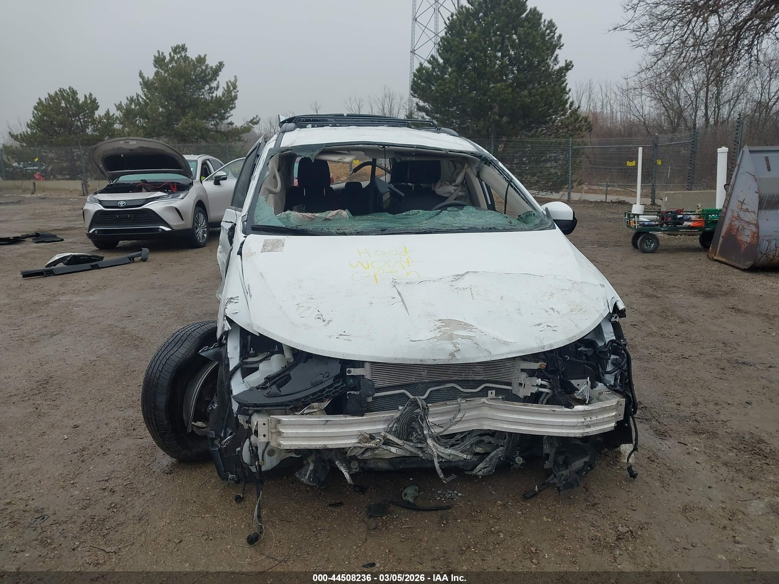 CHRYSLER VOYAGER image 6