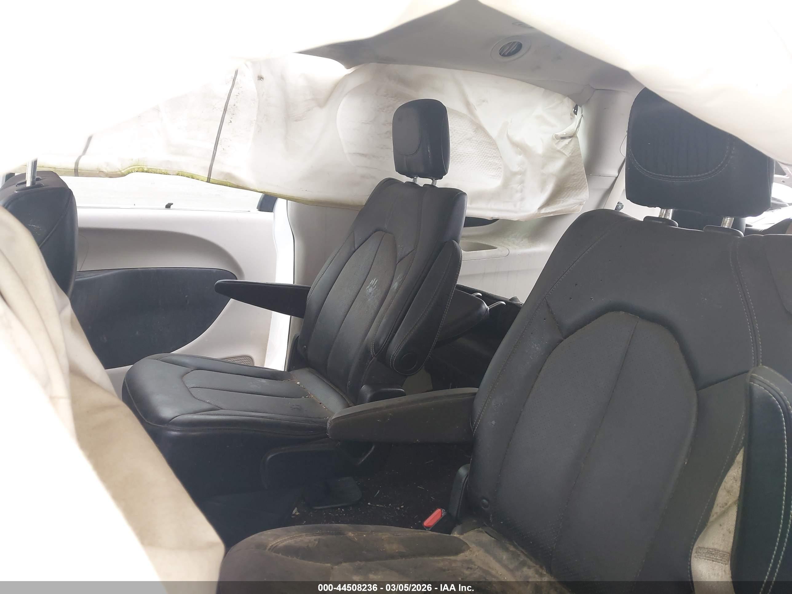 CHRYSLER VOYAGER image 8