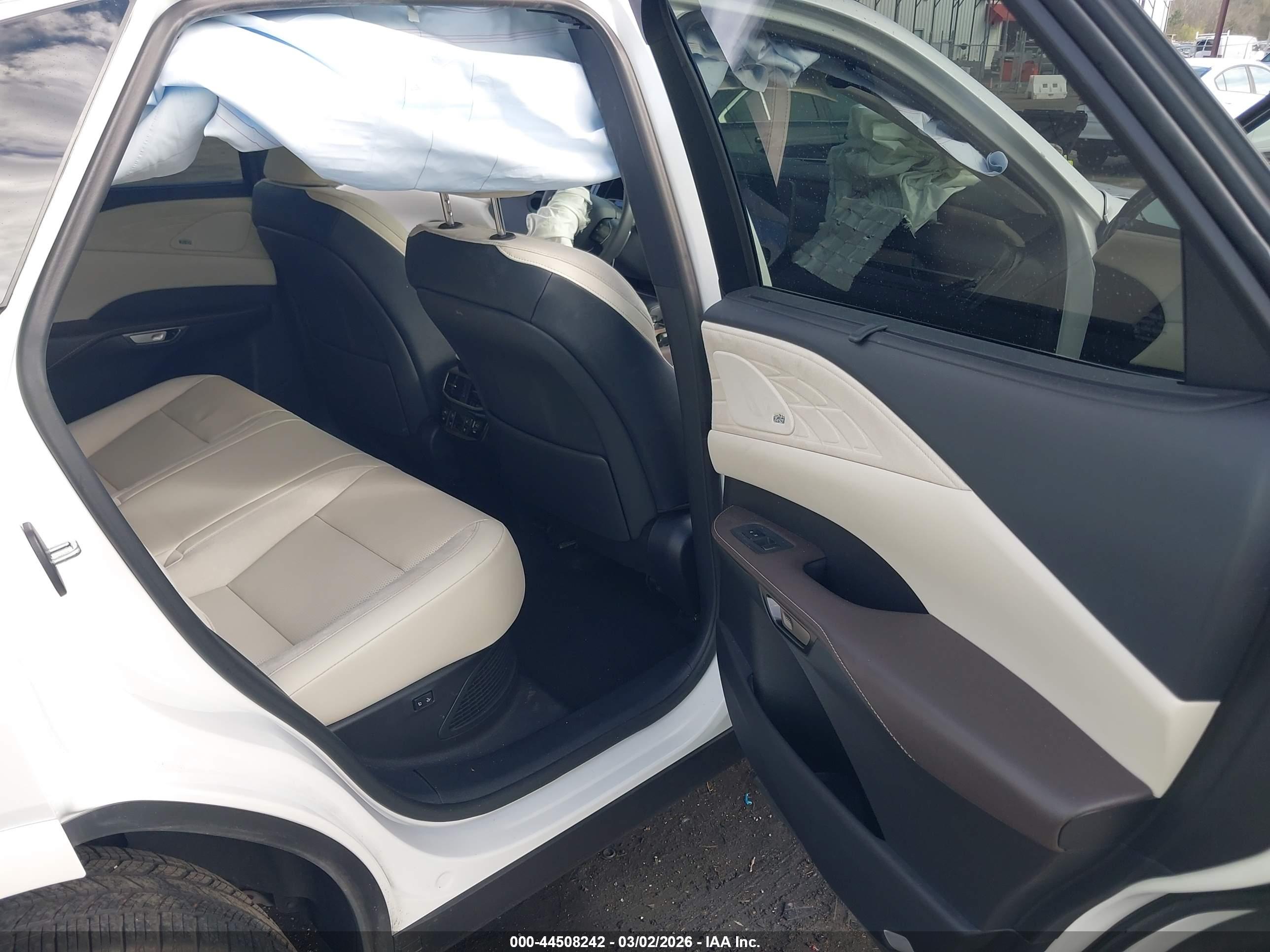 LEXUS RX image 8