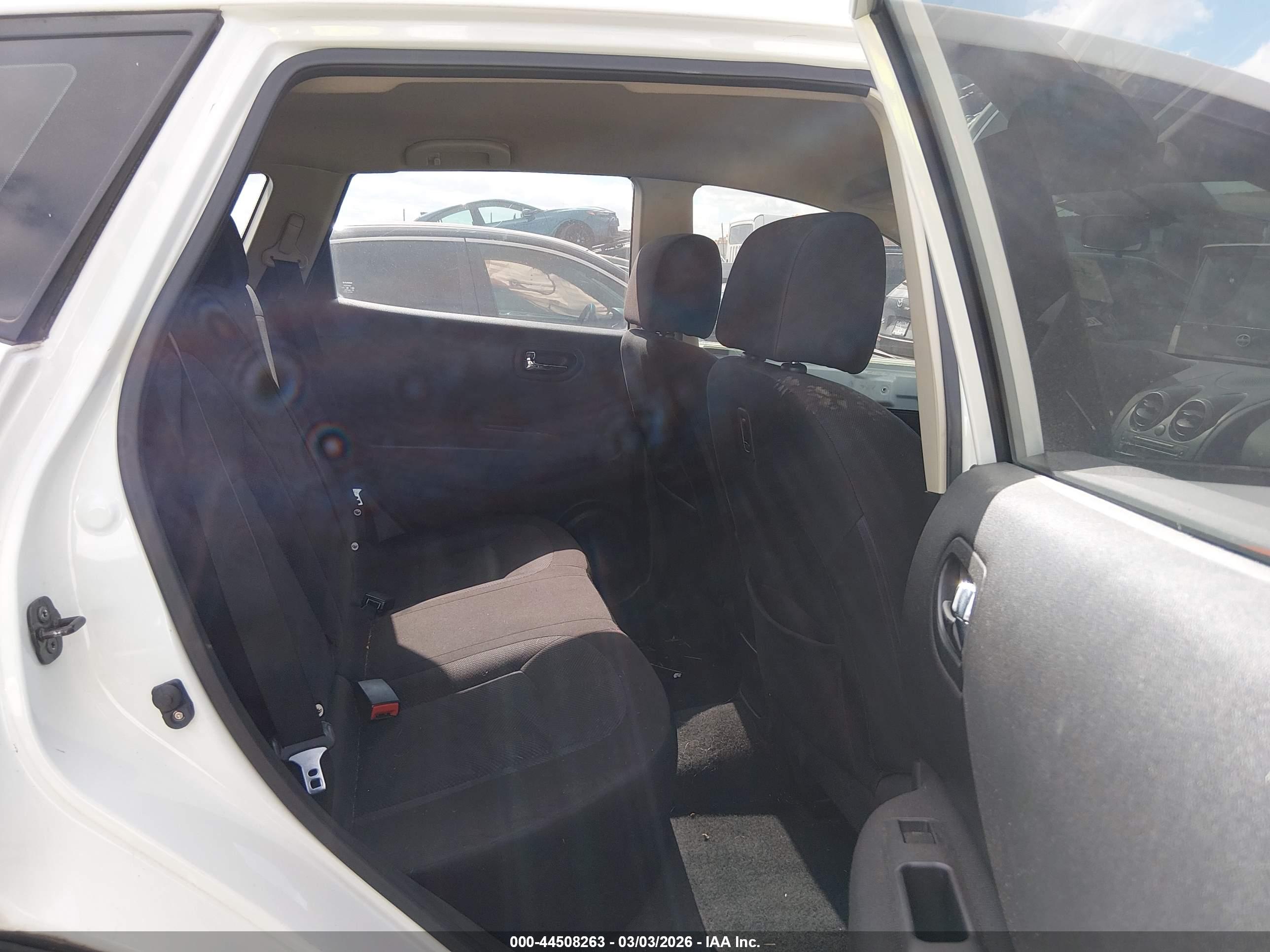 NISSAN ROGUE image 8