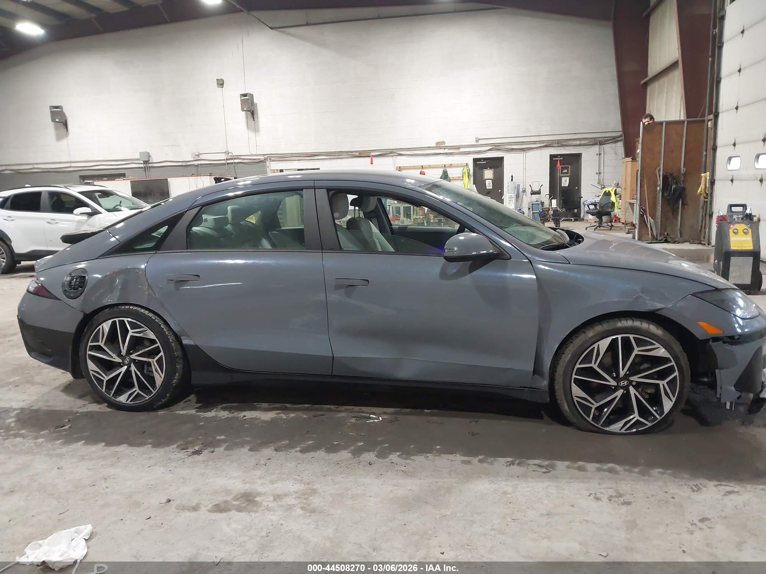 HYUNDAI IONIQ image 6