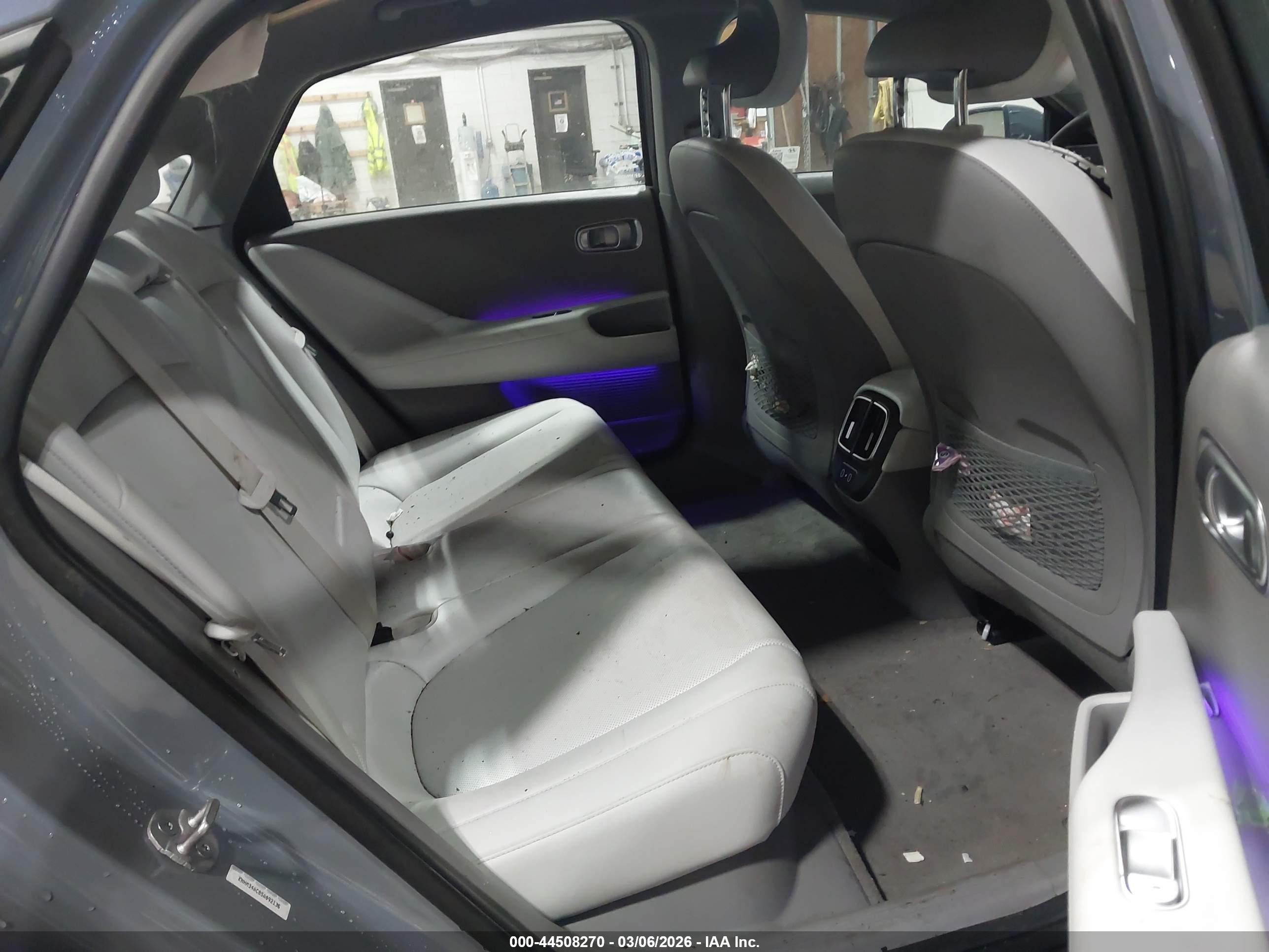 HYUNDAI IONIQ image 8