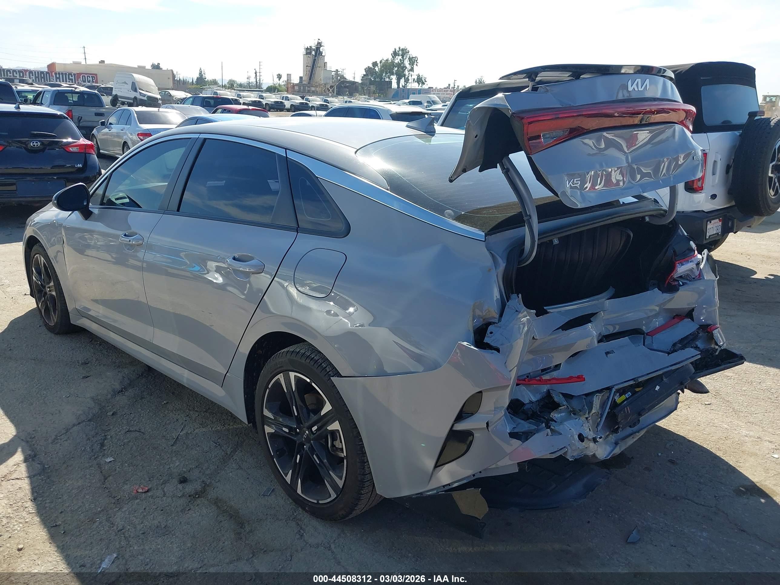 KIA K5 image 3