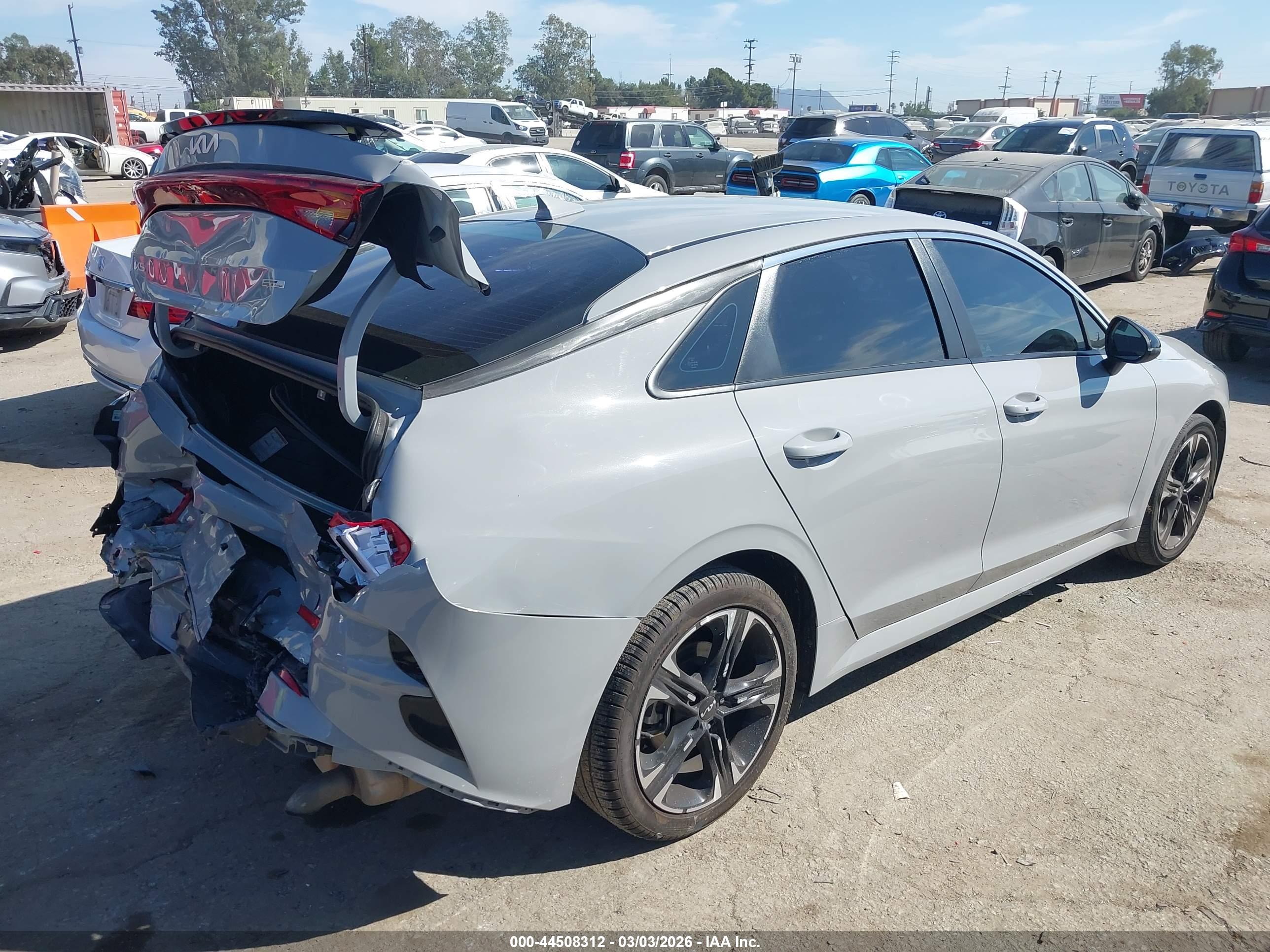 KIA K5 image 4