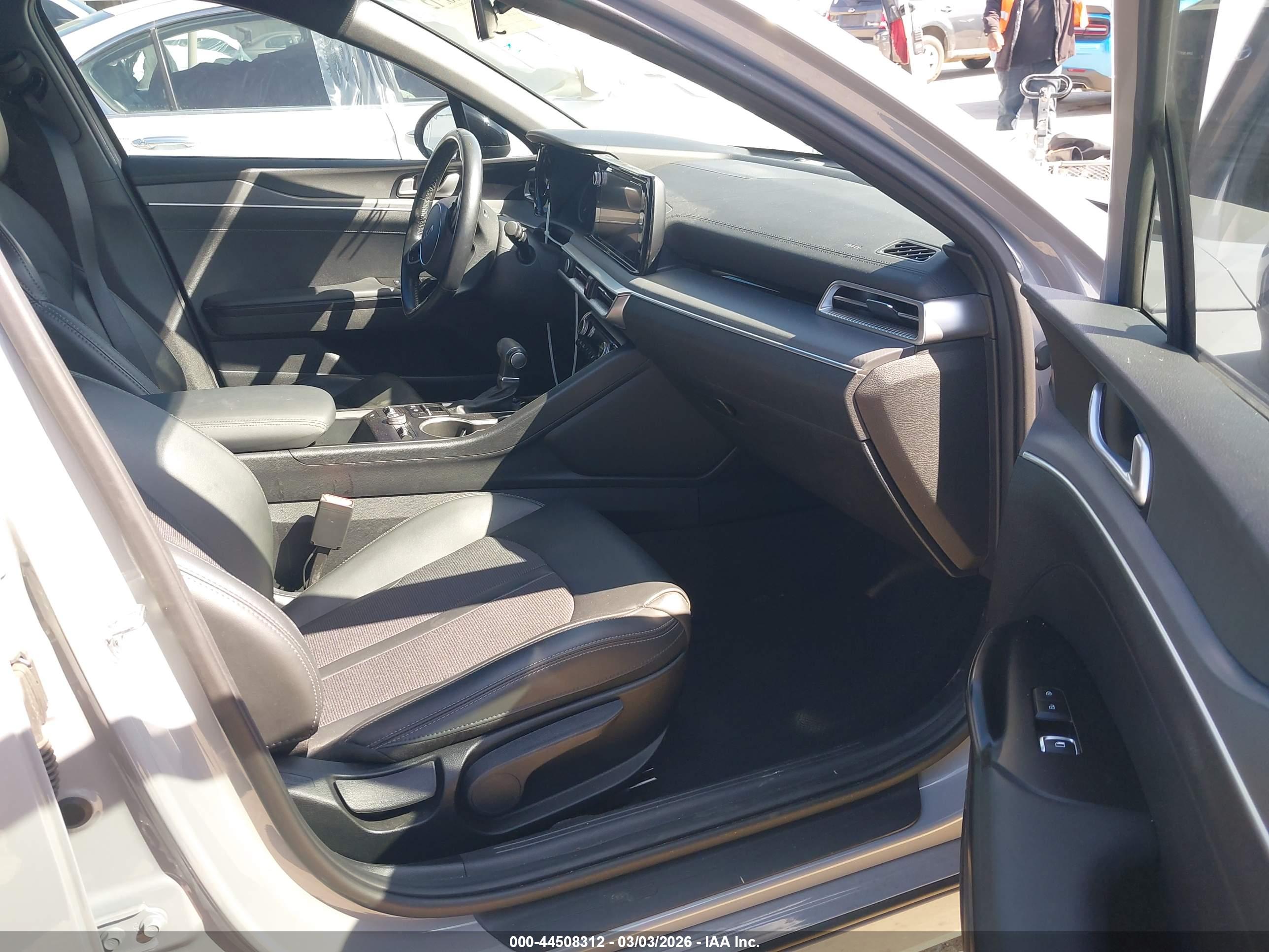 KIA K5 image 5